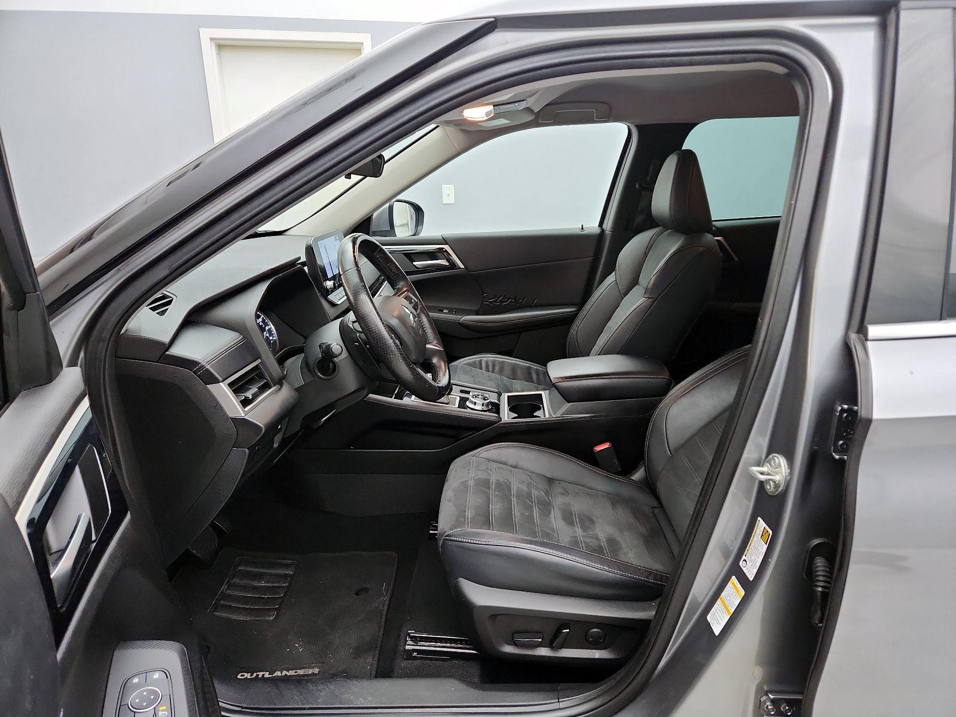 Thumbnail: 2022 Mitsubishi Outlander - 11