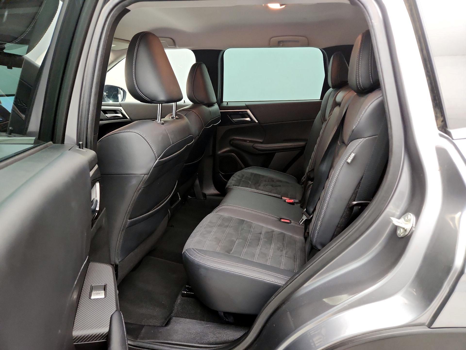 Thumbnail: 2022 Mitsubishi Outlander - 20