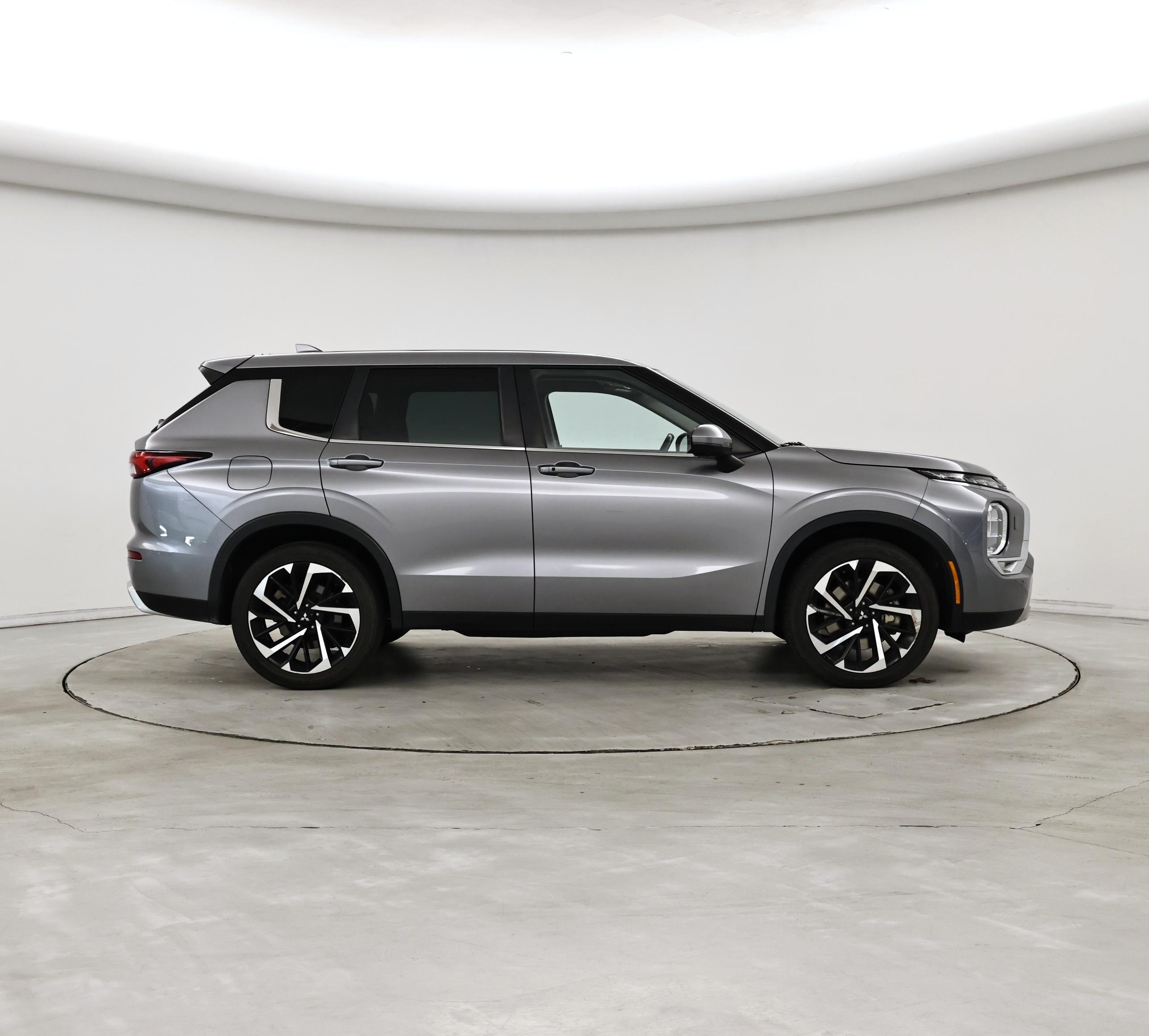 Thumbnail: 2022 Mitsubishi Outlander - 7