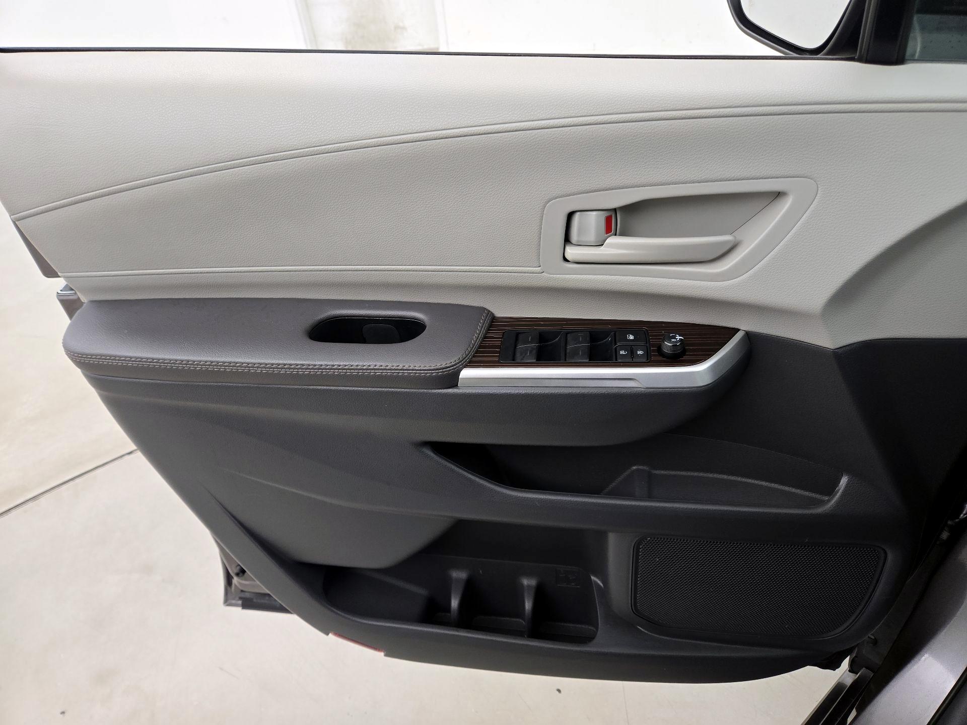 Thumbnail: 2024 Toyota Sienna - 12