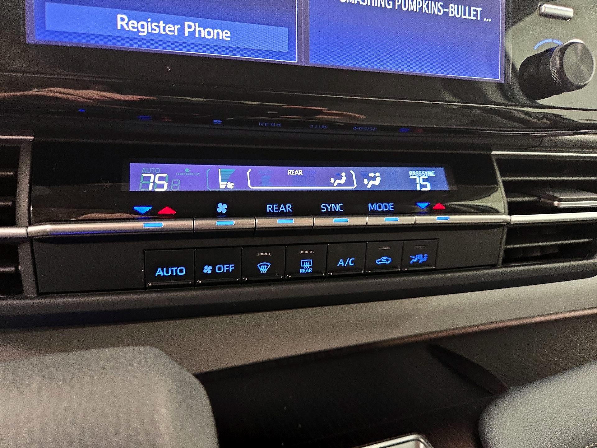 Thumbnail: 2024 Toyota Sienna - 16