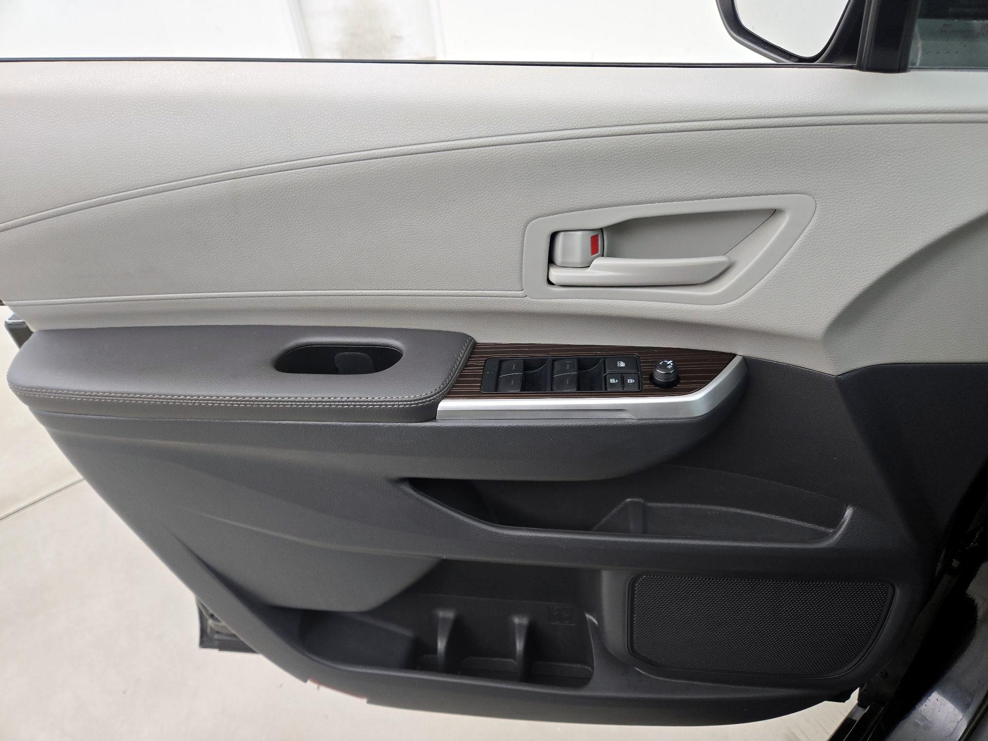 Thumbnail: 2024 Toyota Sienna - 12