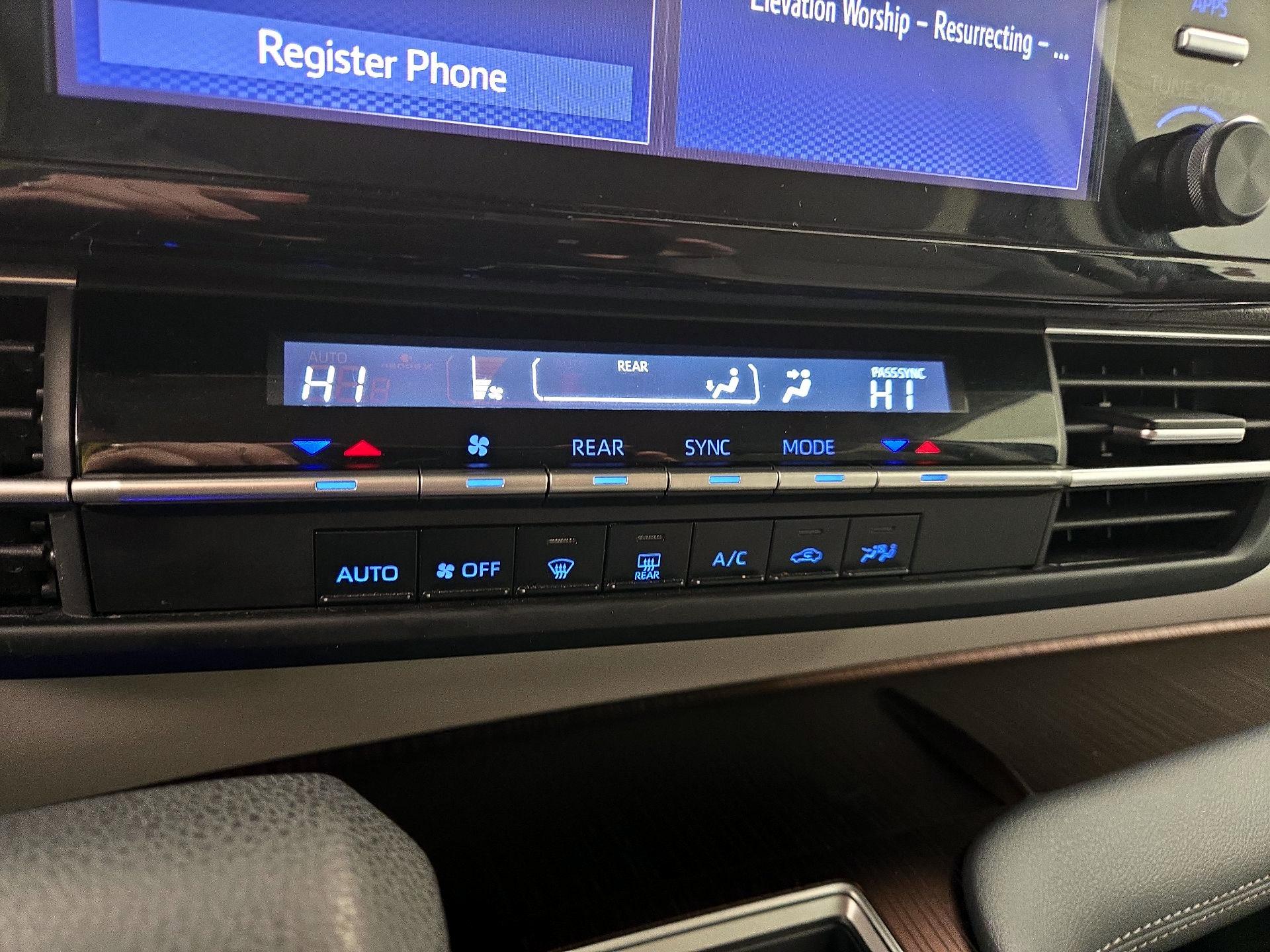 Thumbnail: 2024 Toyota Sienna - 16