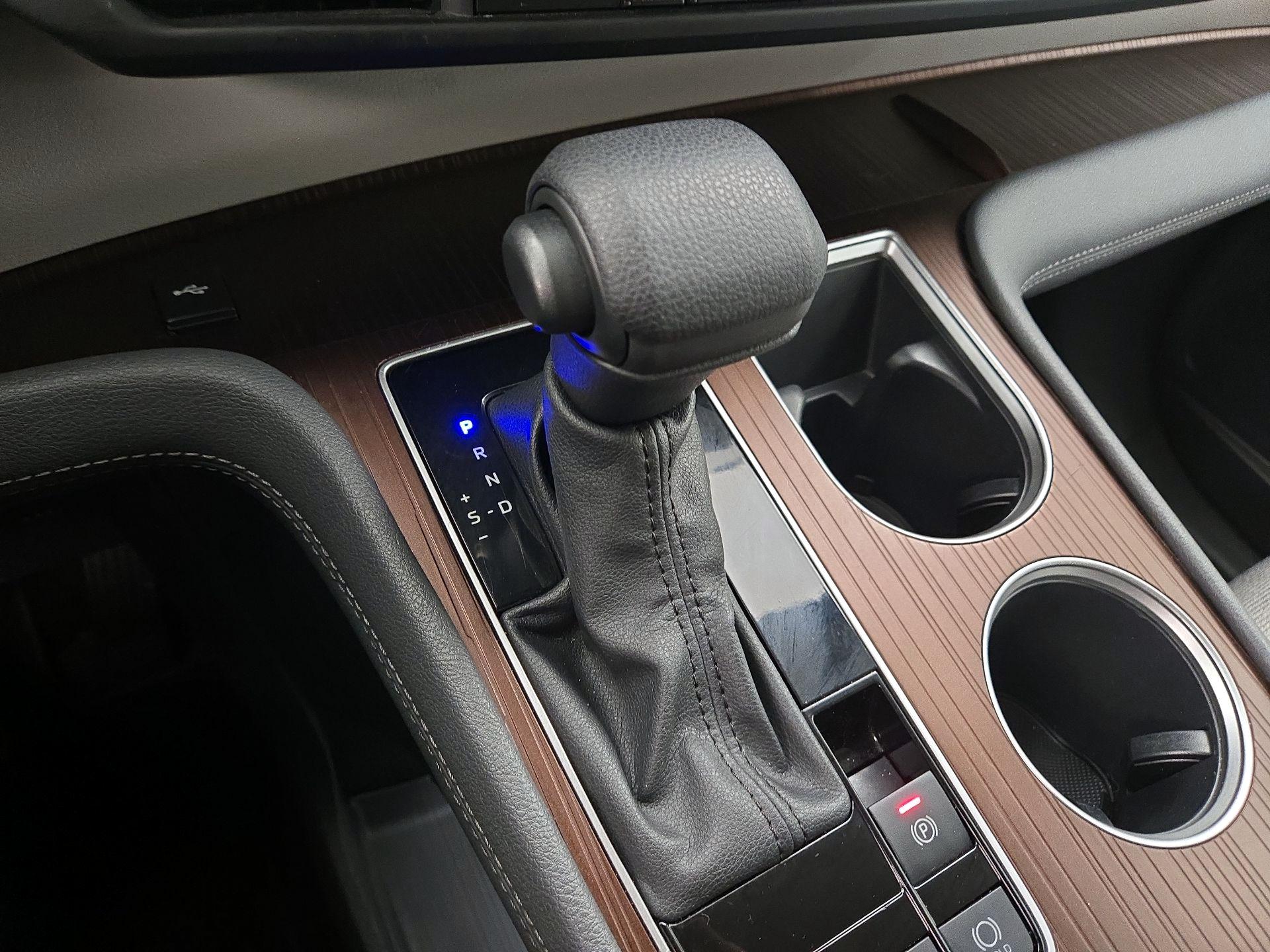 Thumbnail: 2024 Toyota Sienna - 17