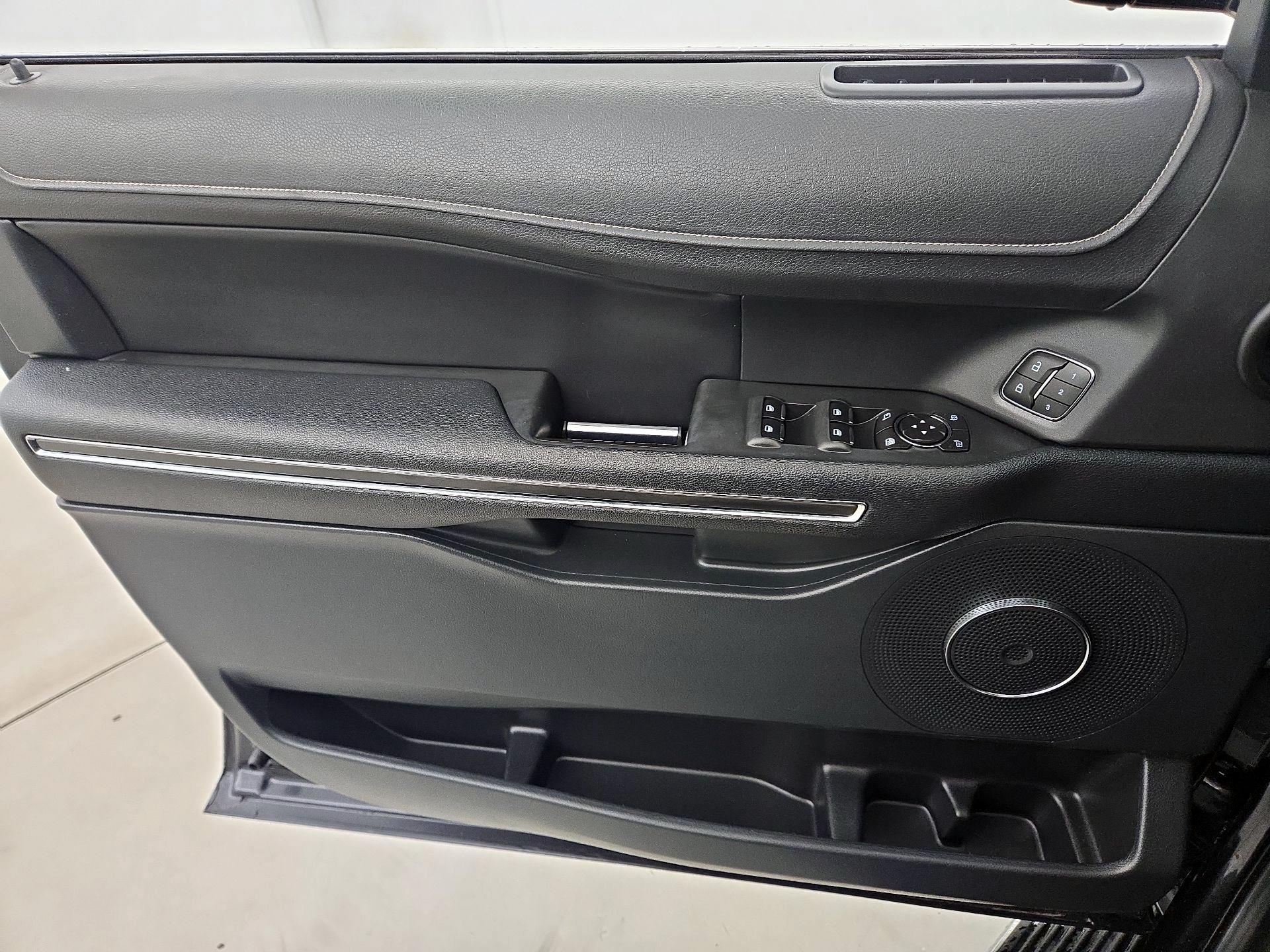 Thumbnail: 2022 Ford Expedition - 12