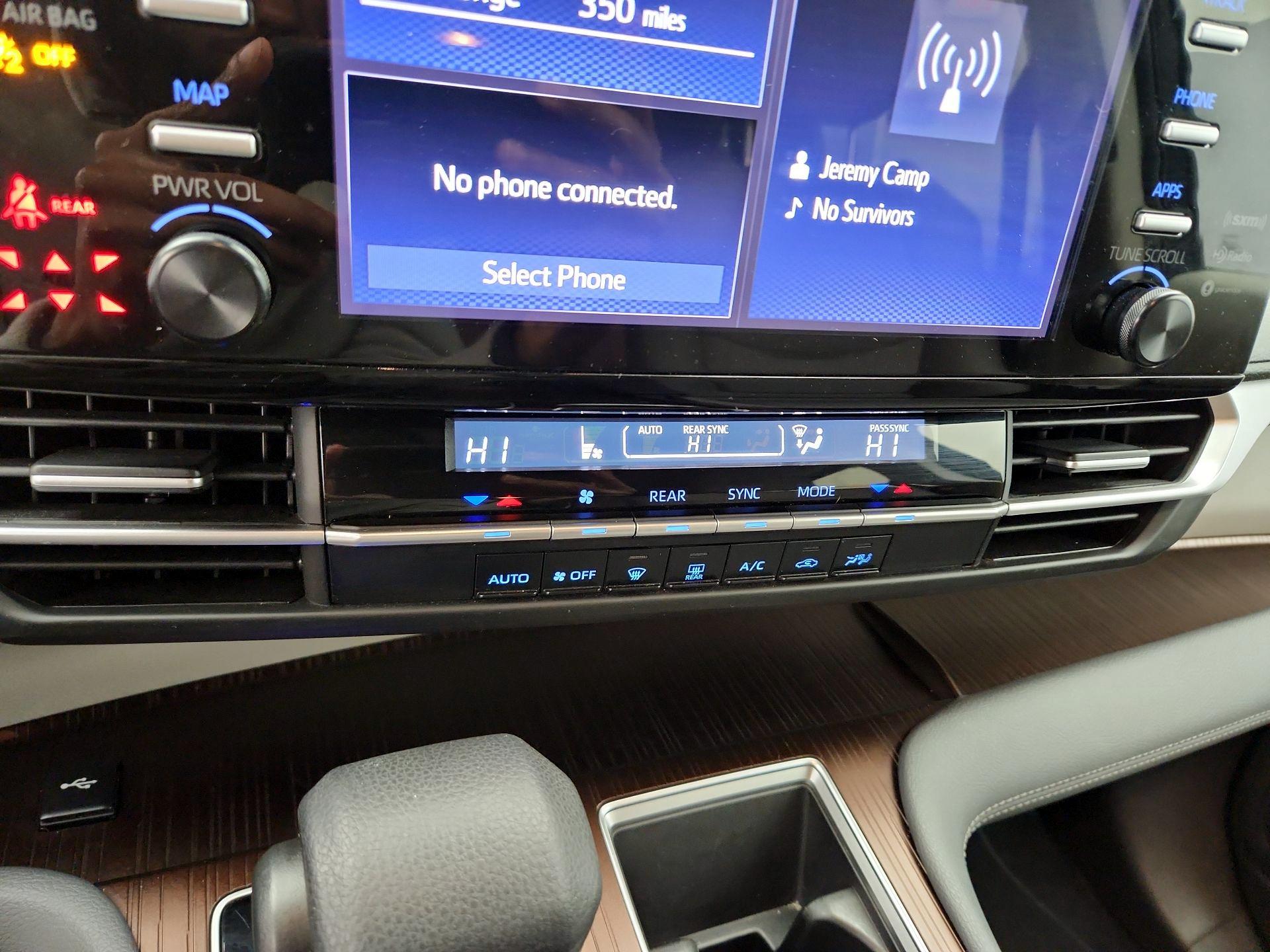 Thumbnail: 2024 Toyota Sienna - 16