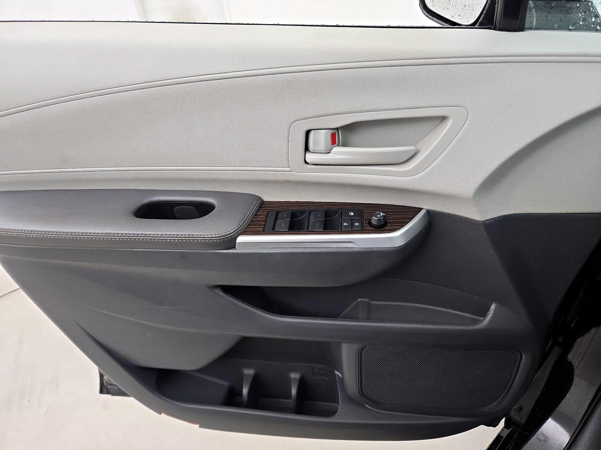 Thumbnail: 2024 Toyota Sienna - 12