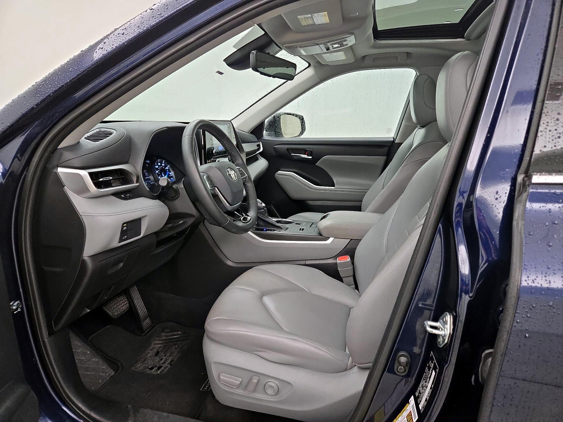 Thumbnail: 2021 Toyota Highlander - 11