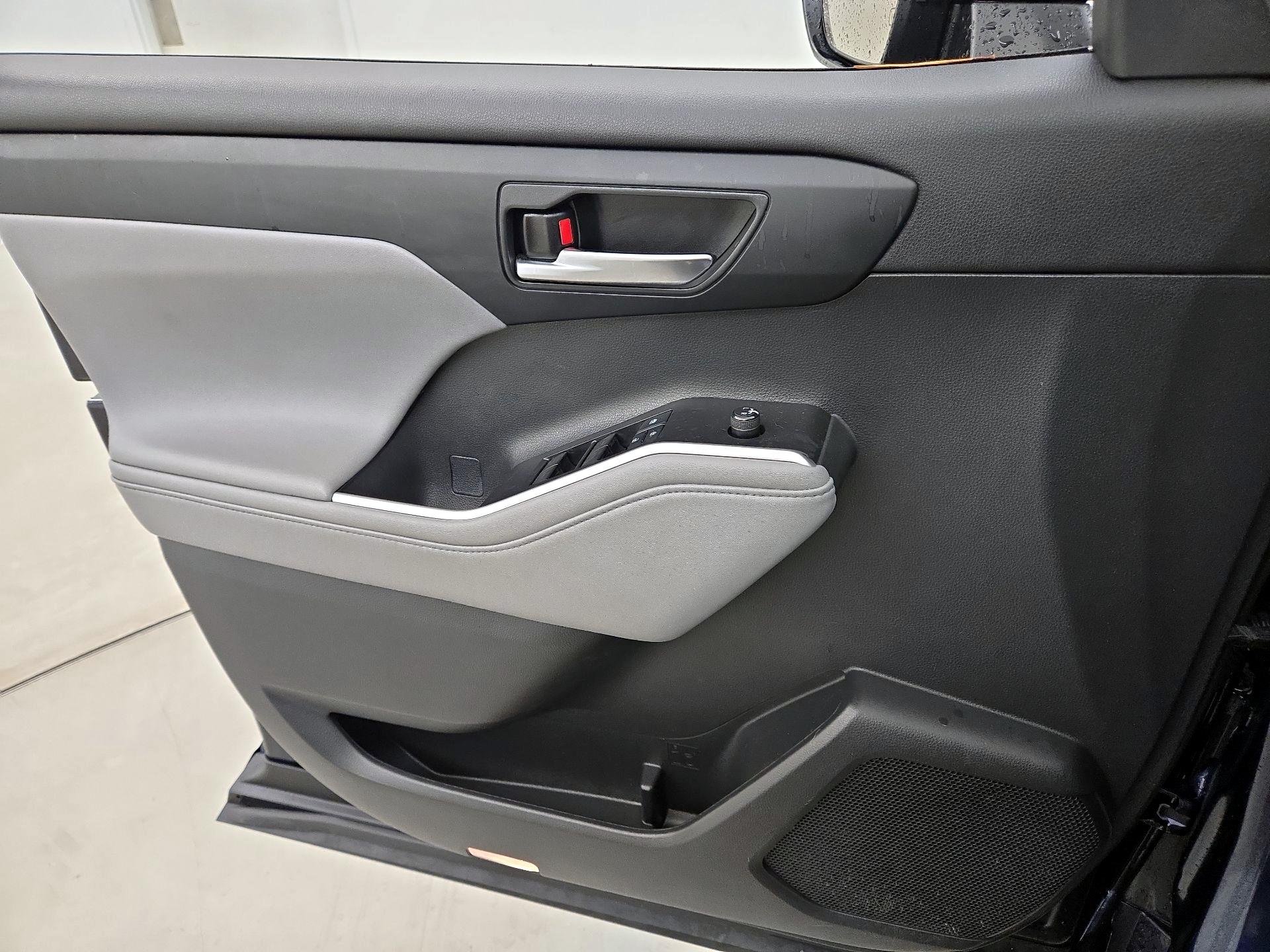 Thumbnail: 2021 Toyota Highlander - 12