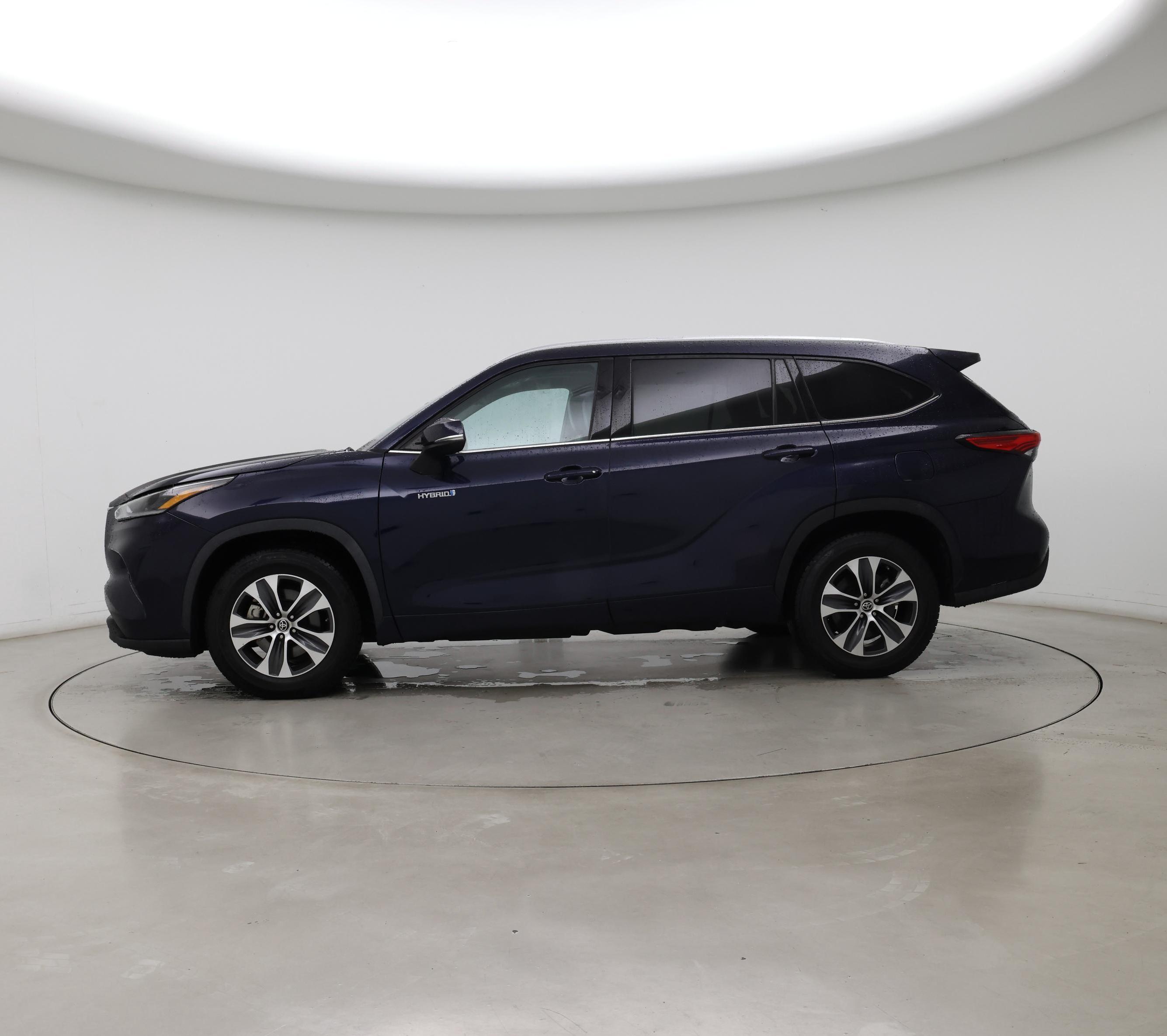 Thumbnail: 2021 Toyota Highlander - 3
