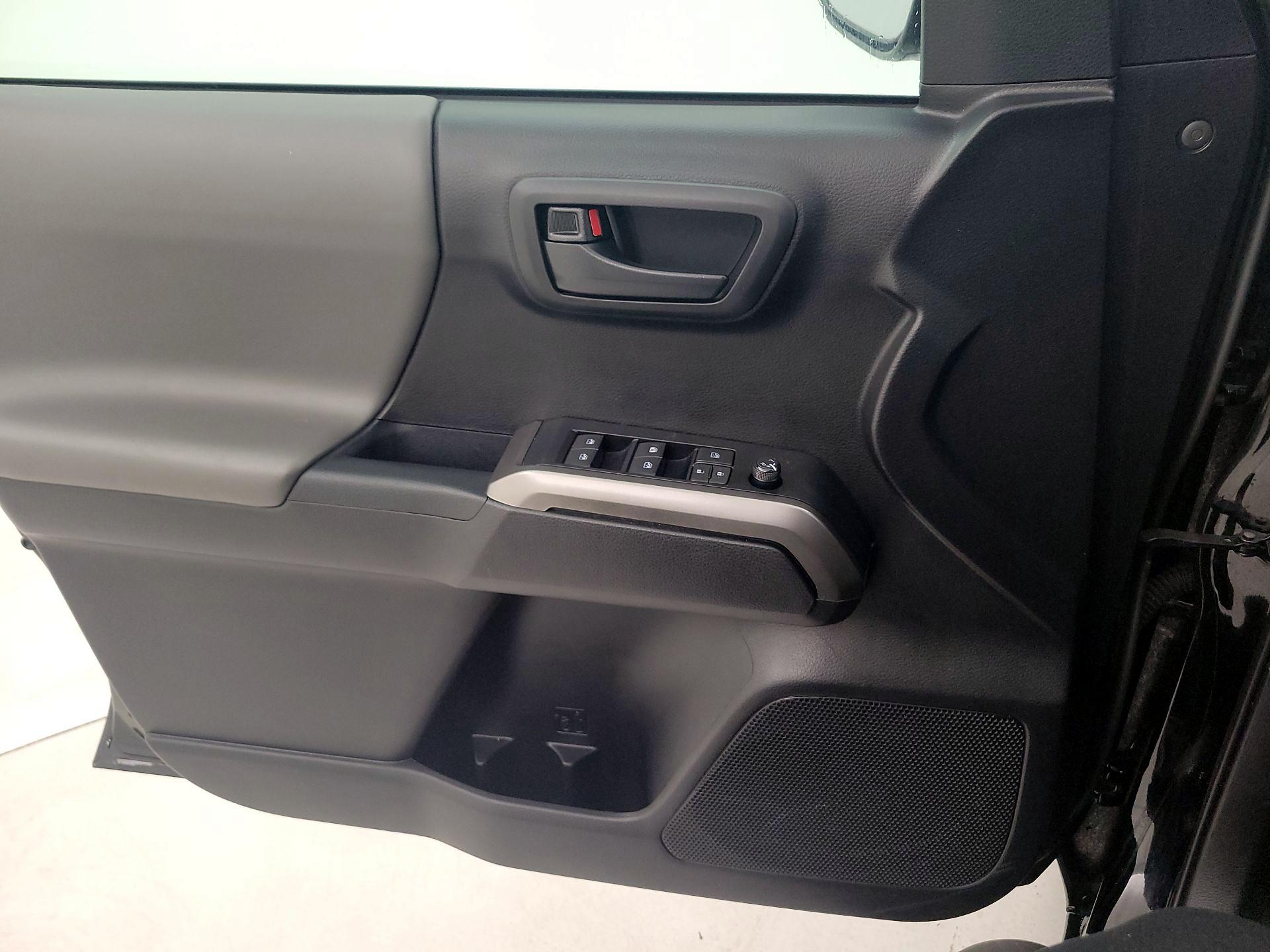 Thumbnail: 2021 Toyota Tacoma - 12