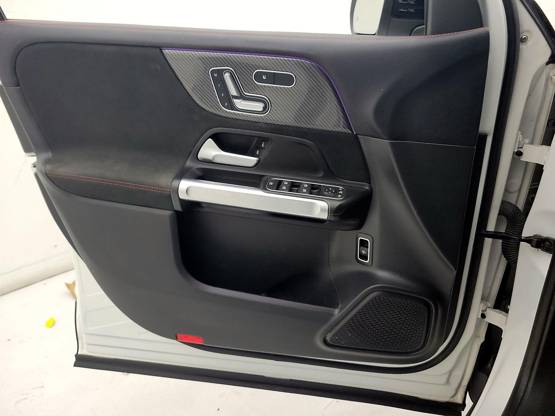 Thumbnail: 2023 Mercedes-Benz GLB - 12