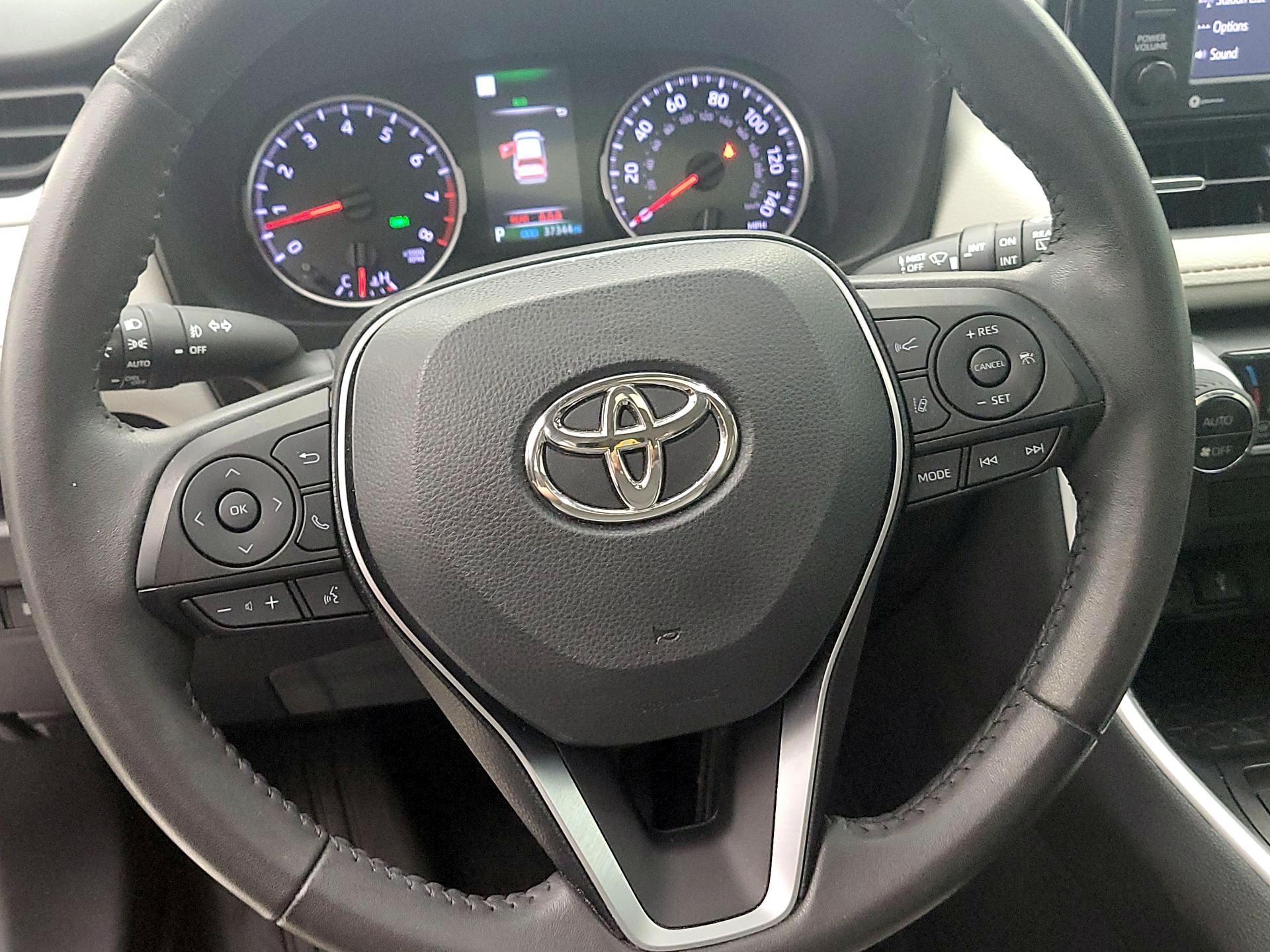 Thumbnail: 2022 Toyota RAV4 - 10