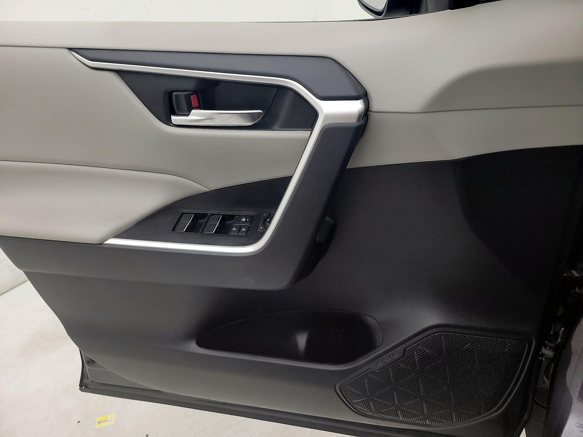 Thumbnail: 2022 Toyota RAV4 - 12