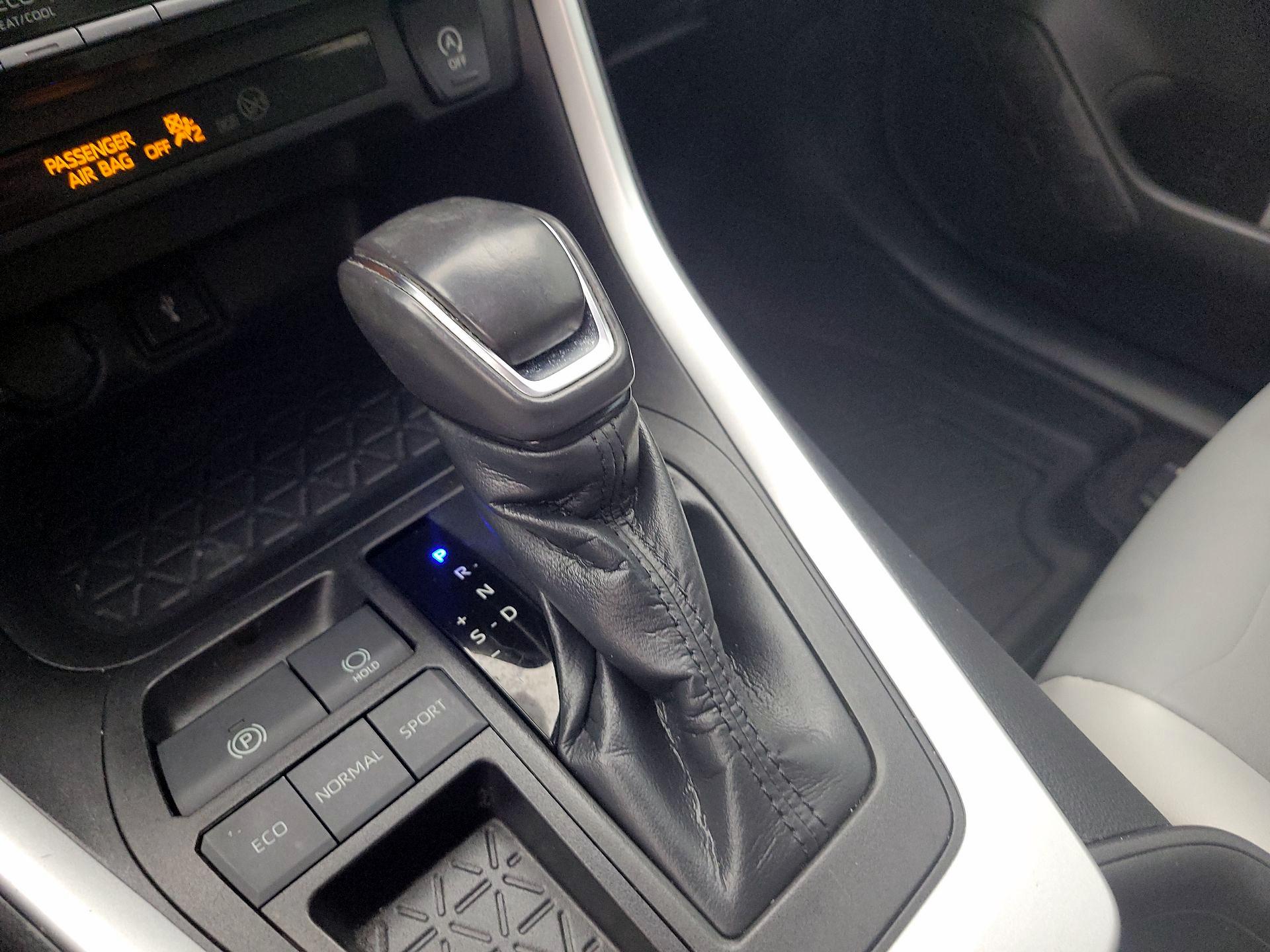 Thumbnail: 2022 Toyota RAV4 - 17