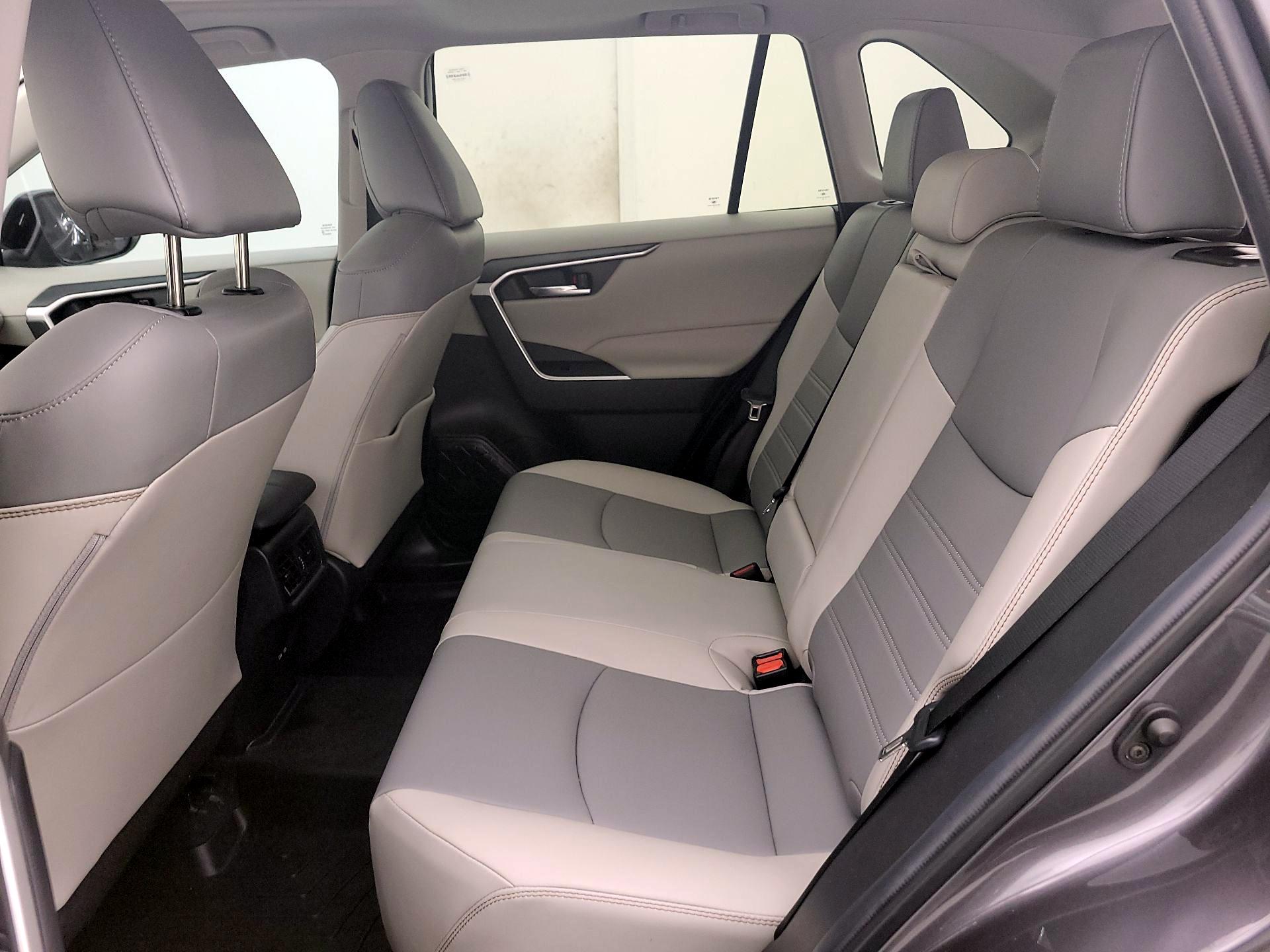 Thumbnail: 2022 Toyota RAV4 - 20