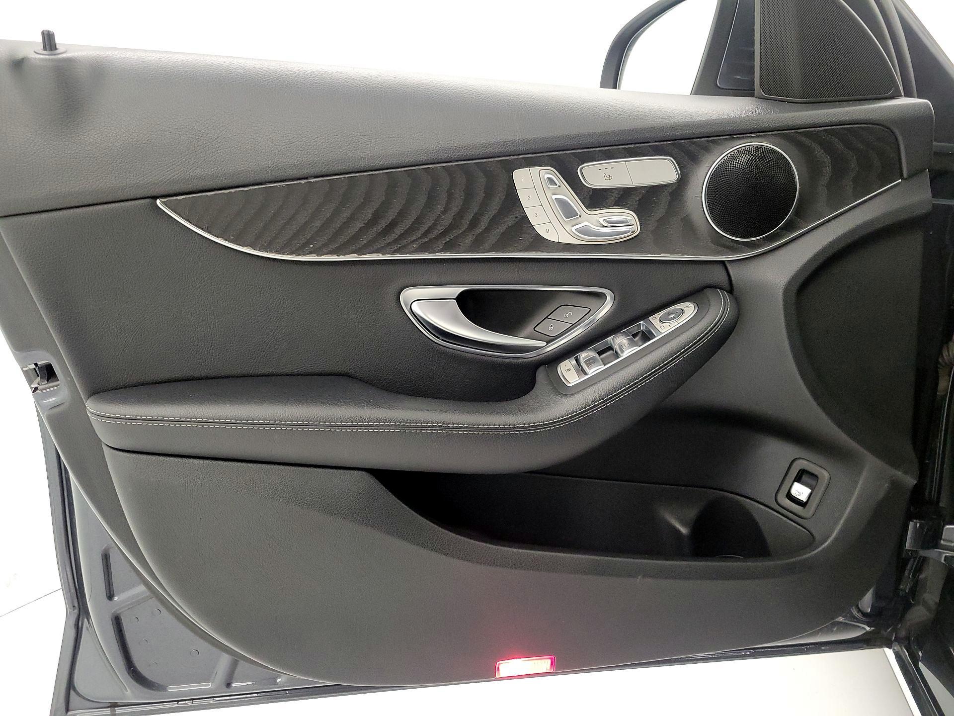 Thumbnail: 2016 Mercedes-Benz C-Class - 12