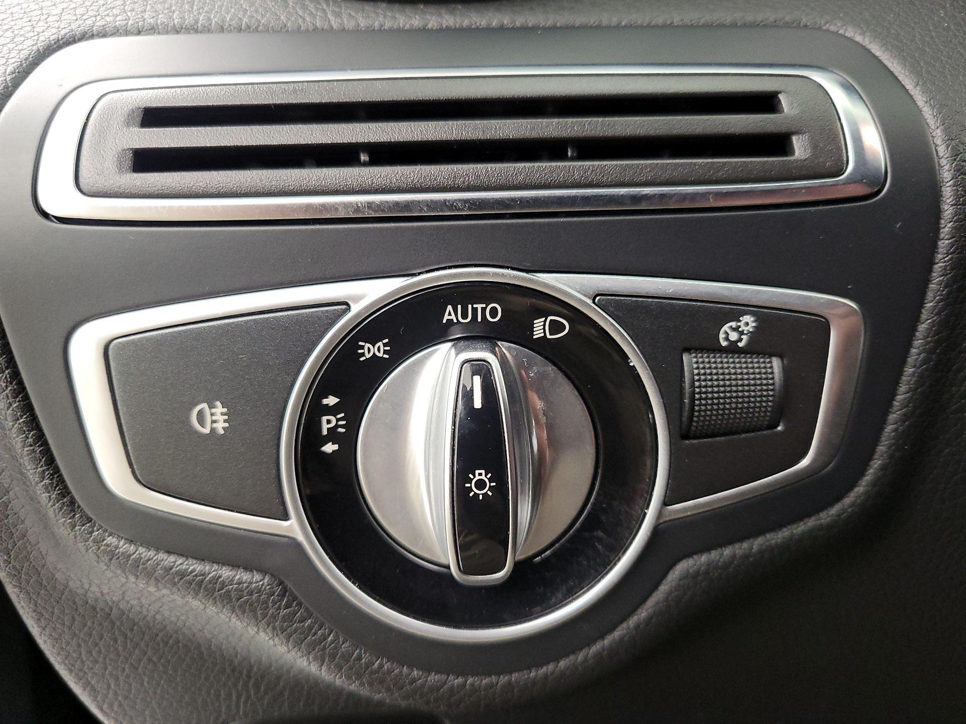 Thumbnail: 2016 Mercedes-Benz C-Class - 13