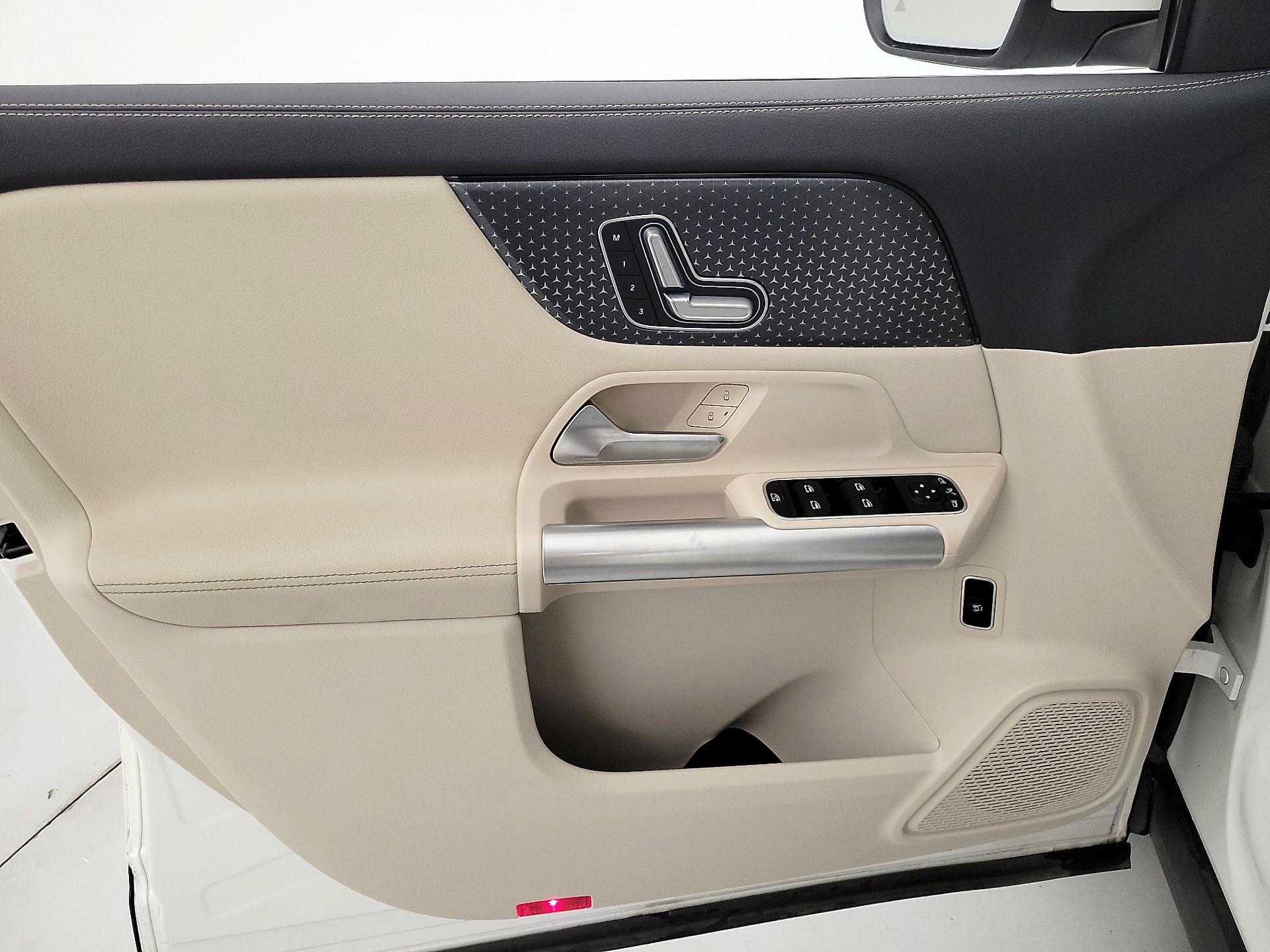 Thumbnail: 2025 Mercedes-Benz GLA - 12