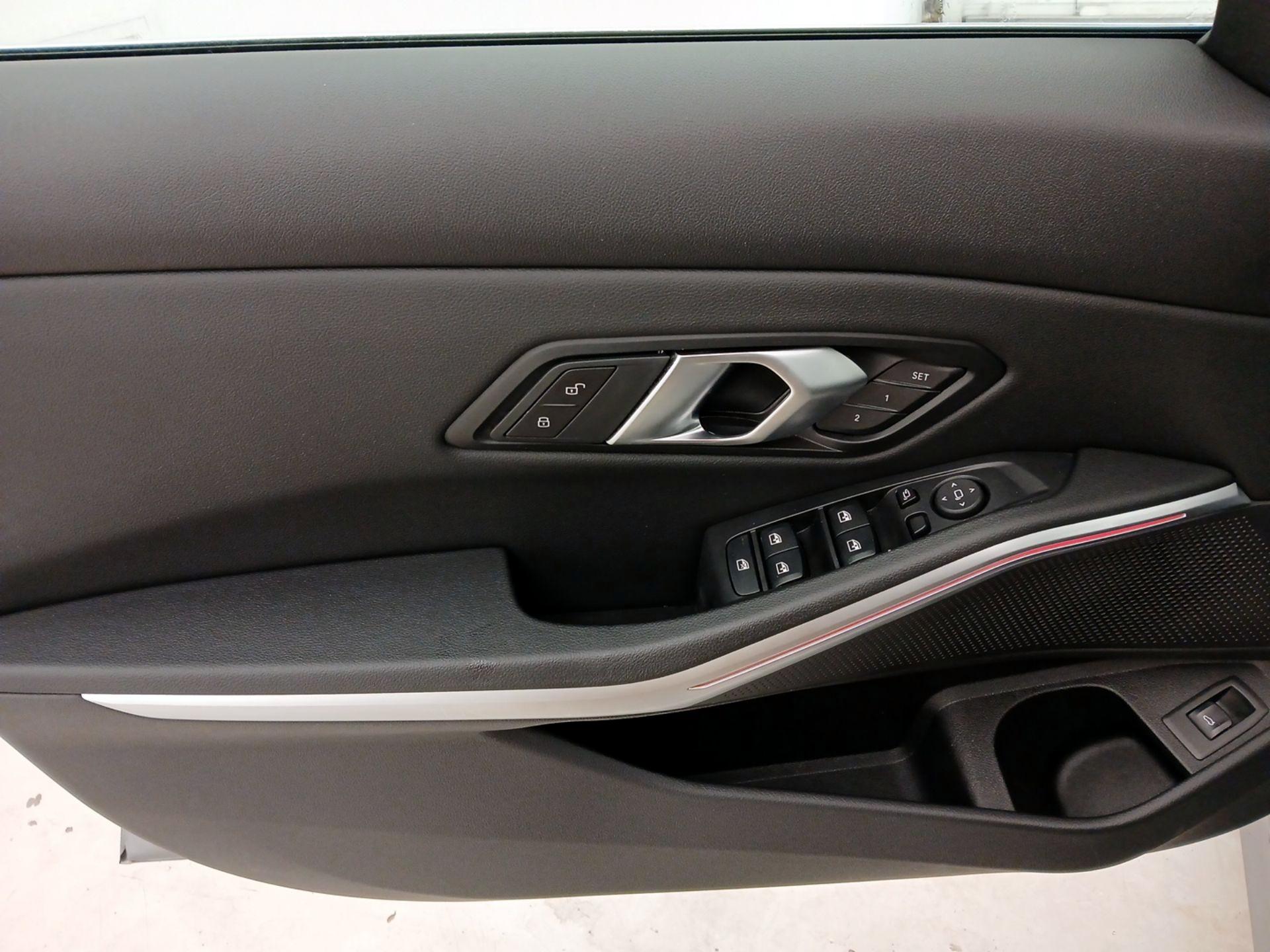 Thumbnail: 2024 BMW 3 Series - 12