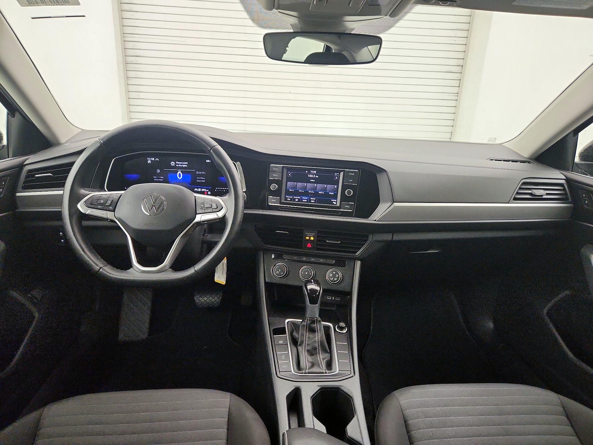 Thumbnail: 2024 Volkswagen Jetta - 9