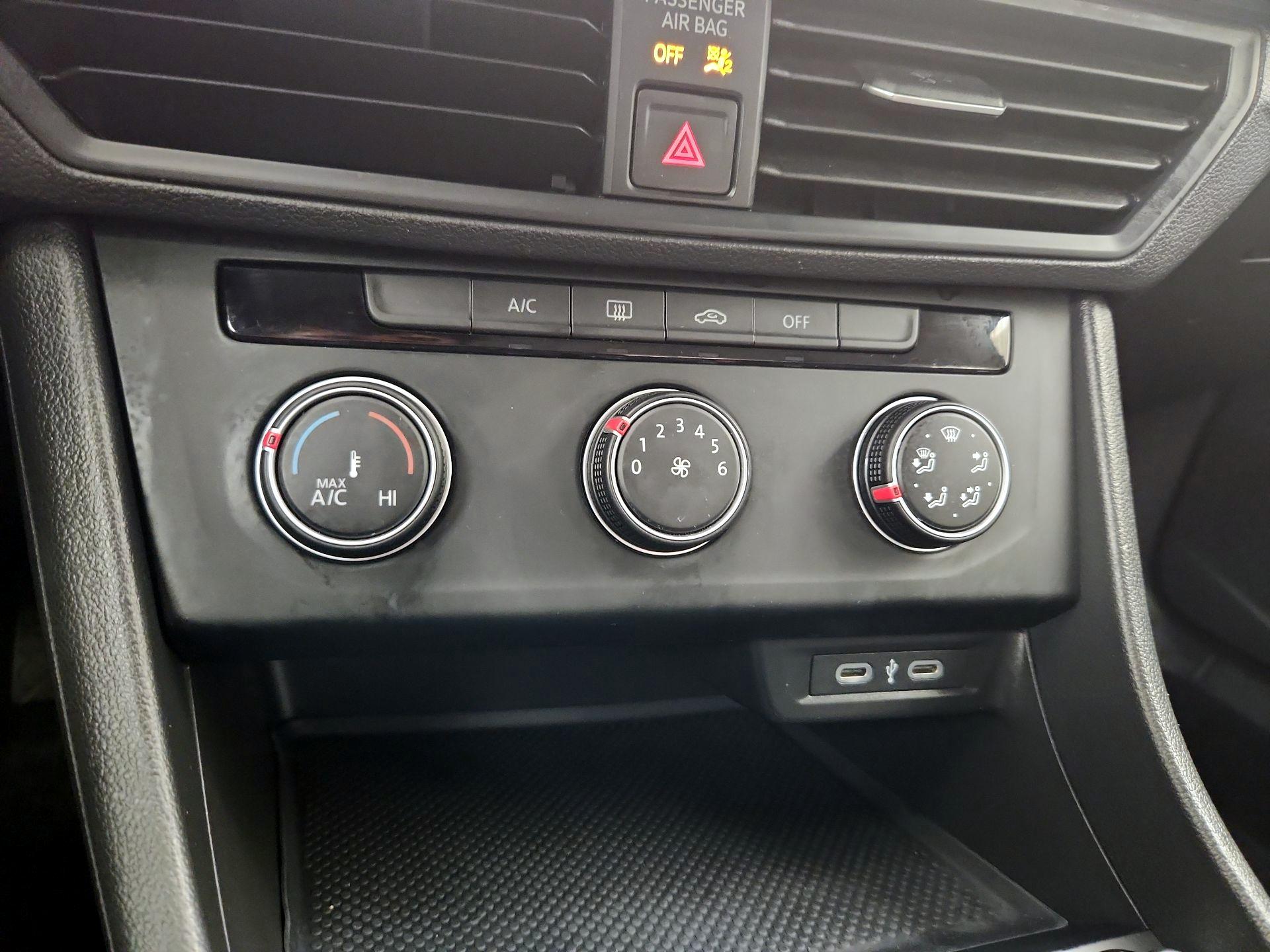 Thumbnail: 2024 Volkswagen Jetta - 16