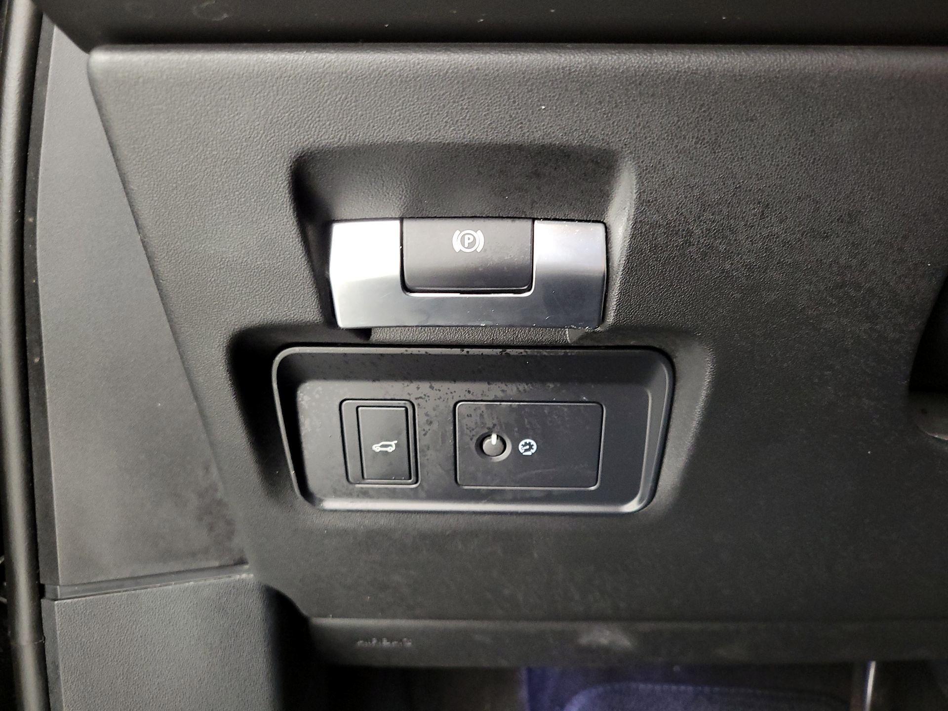 Thumbnail: 2020 Land Rover Range Rover Evoque - 13