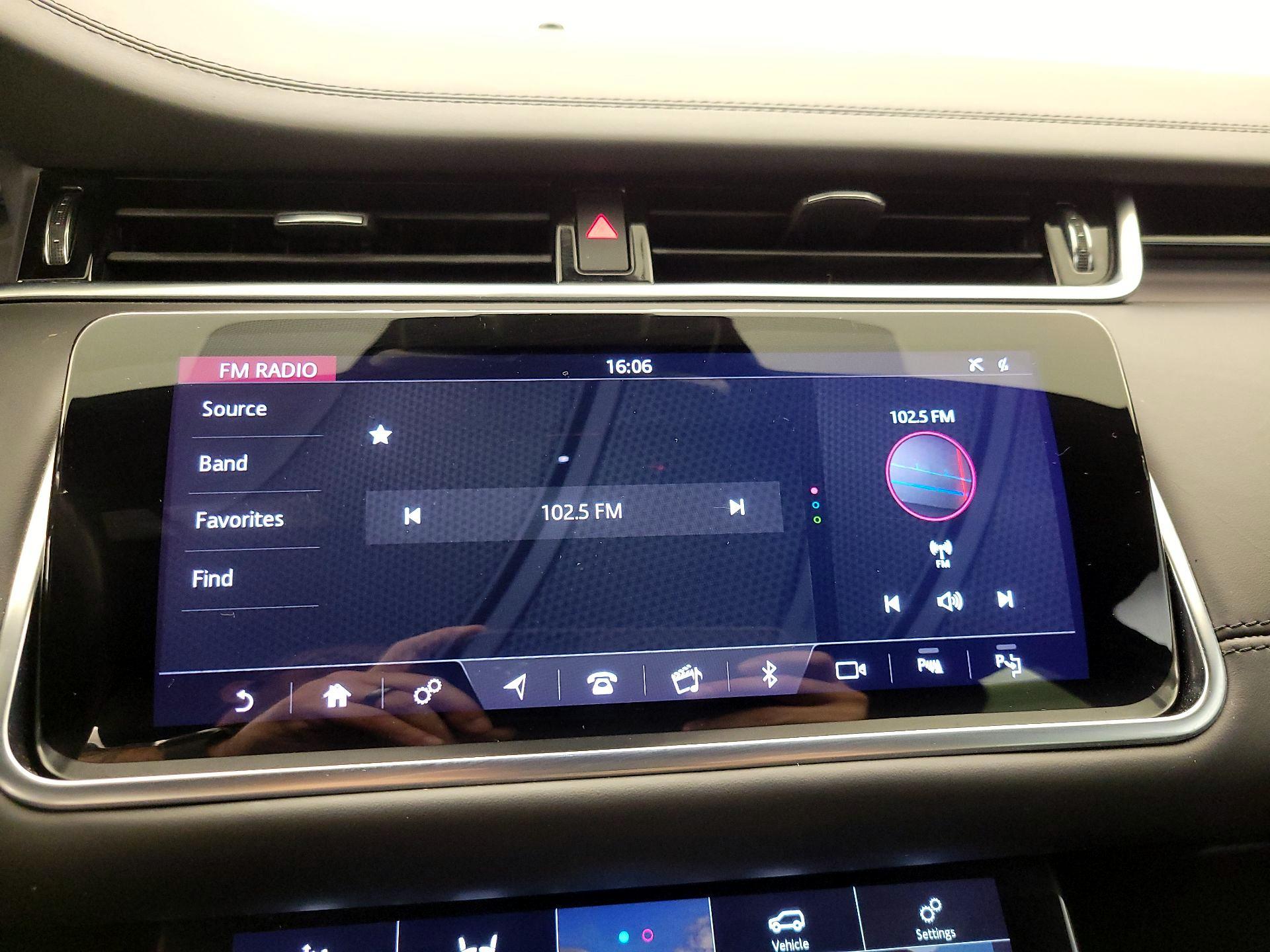 Thumbnail: 2020 Land Rover Range Rover Evoque - 16