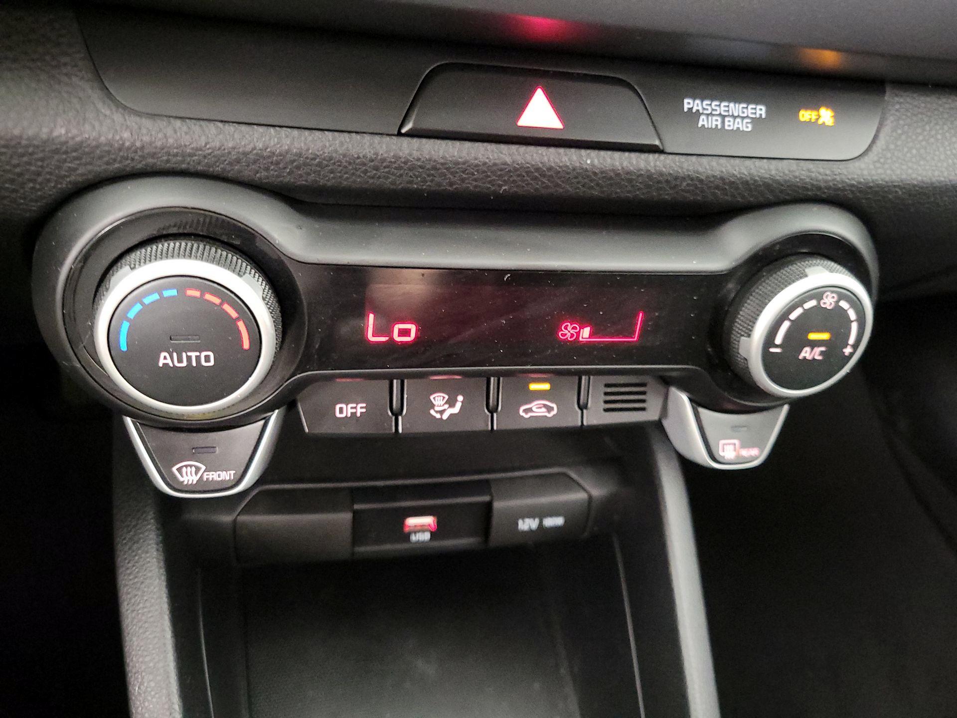 Thumbnail: 2022 Kia Rio - 16