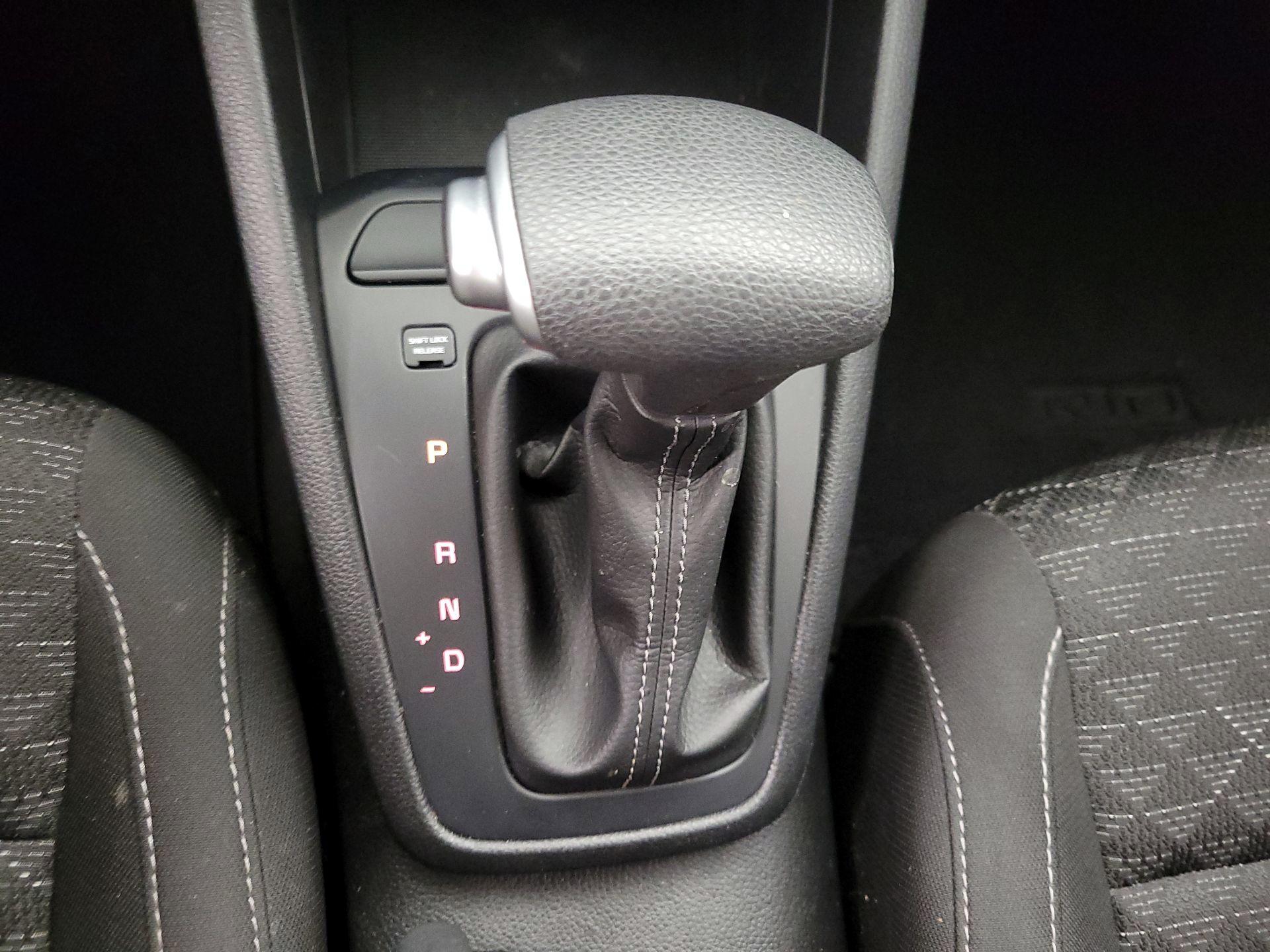 Thumbnail: 2022 Kia Rio - 17