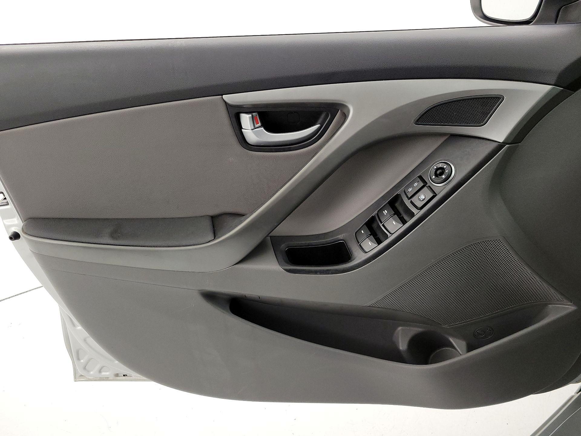 Thumbnail: 2016 Hyundai Elantra - 12