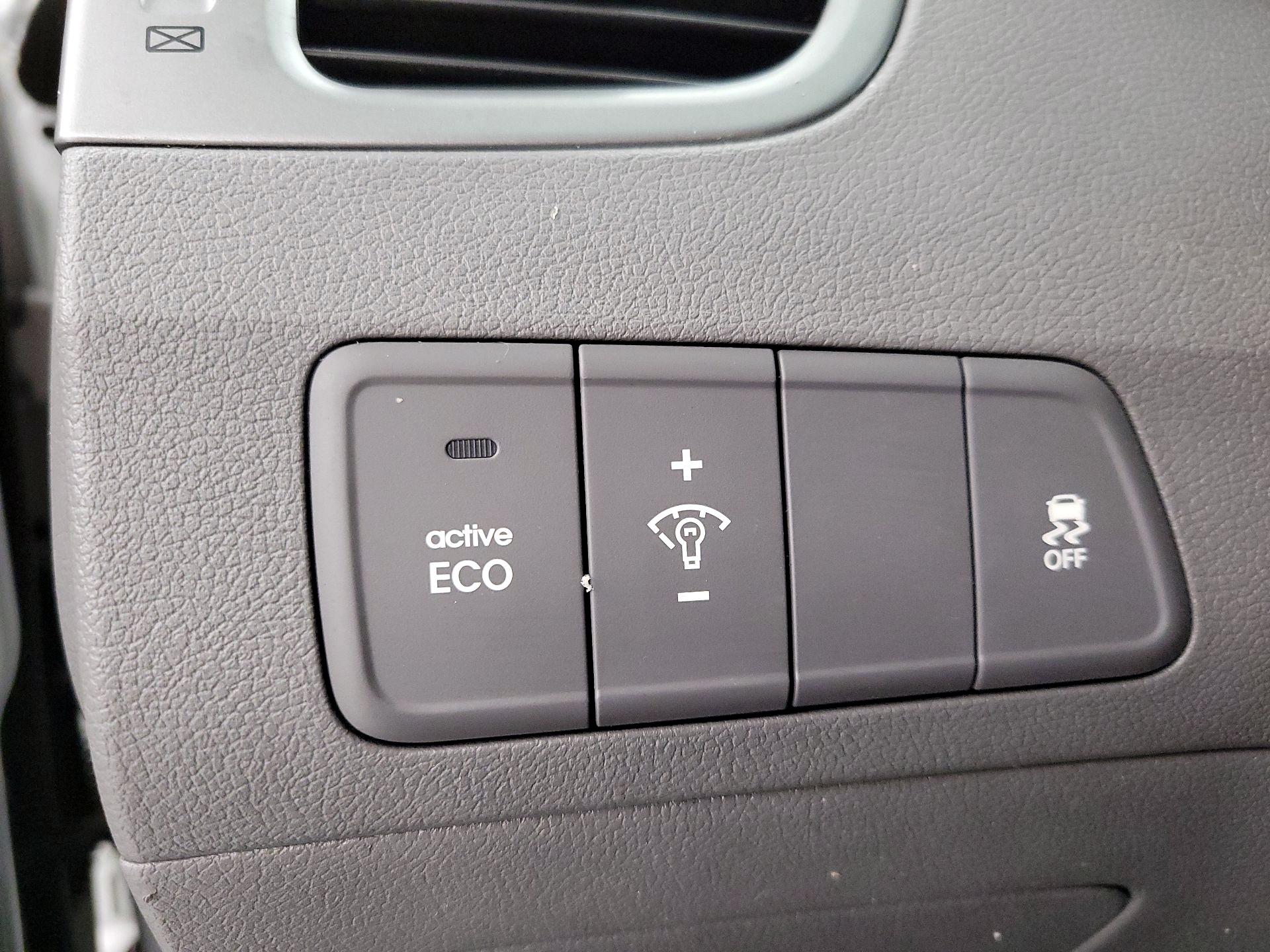 Thumbnail: 2016 Hyundai Elantra - 13