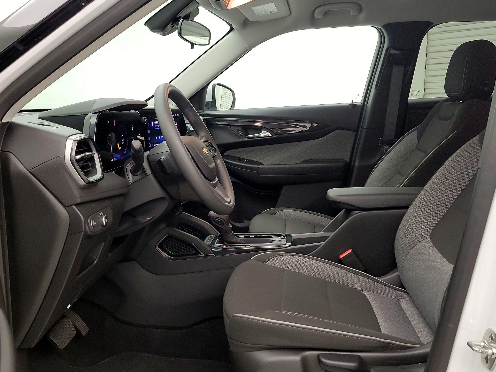 Thumbnail: 2025 Chevrolet TrailBlazer - 11