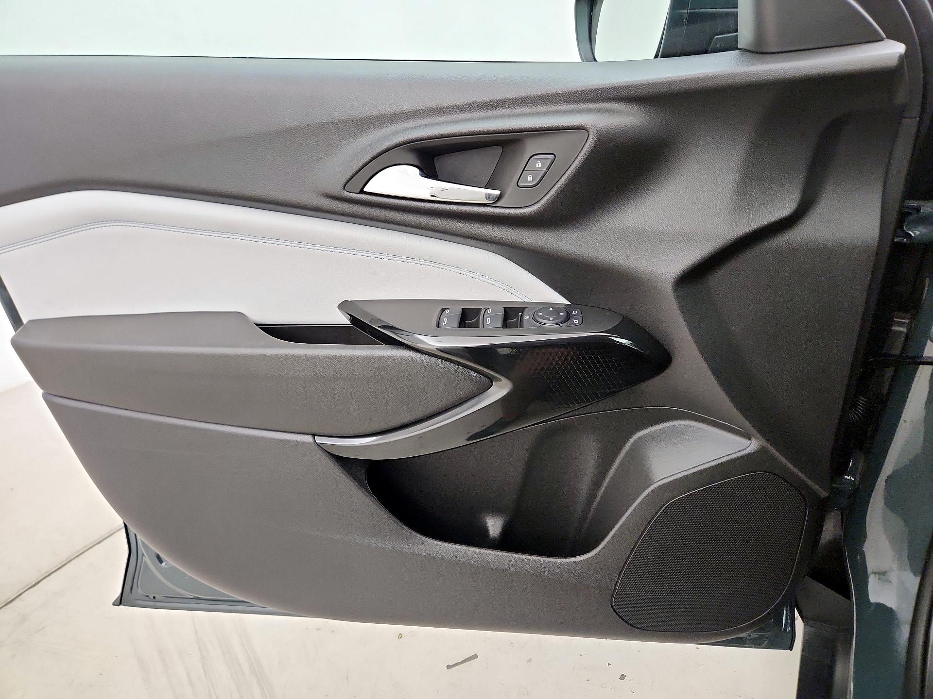 Thumbnail: 2025 Chevrolet Trax - 12