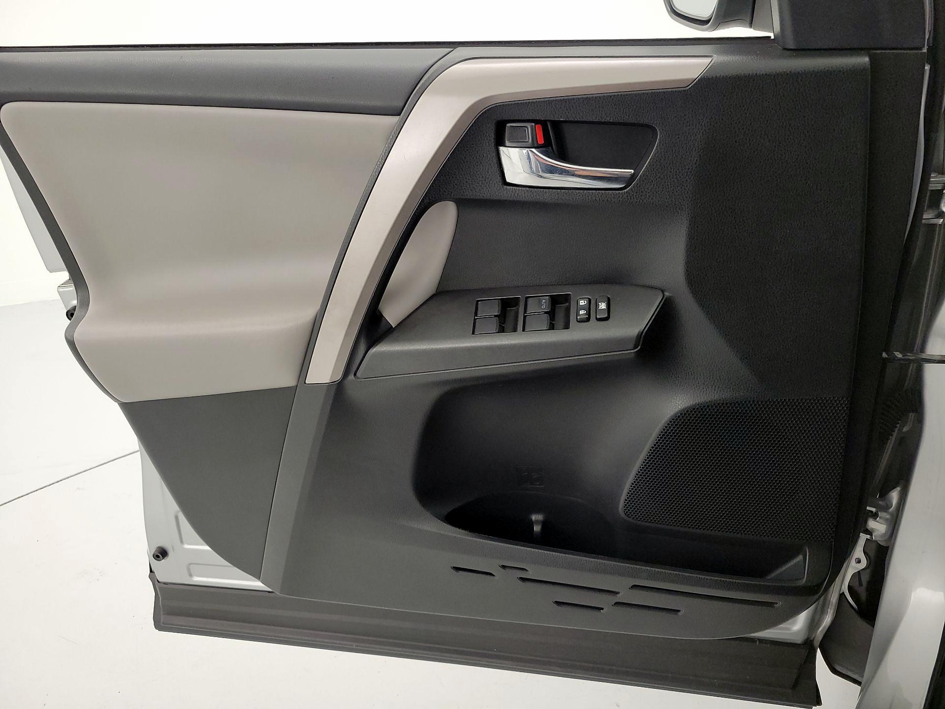 Thumbnail: 2018 Toyota RAV4 - 12