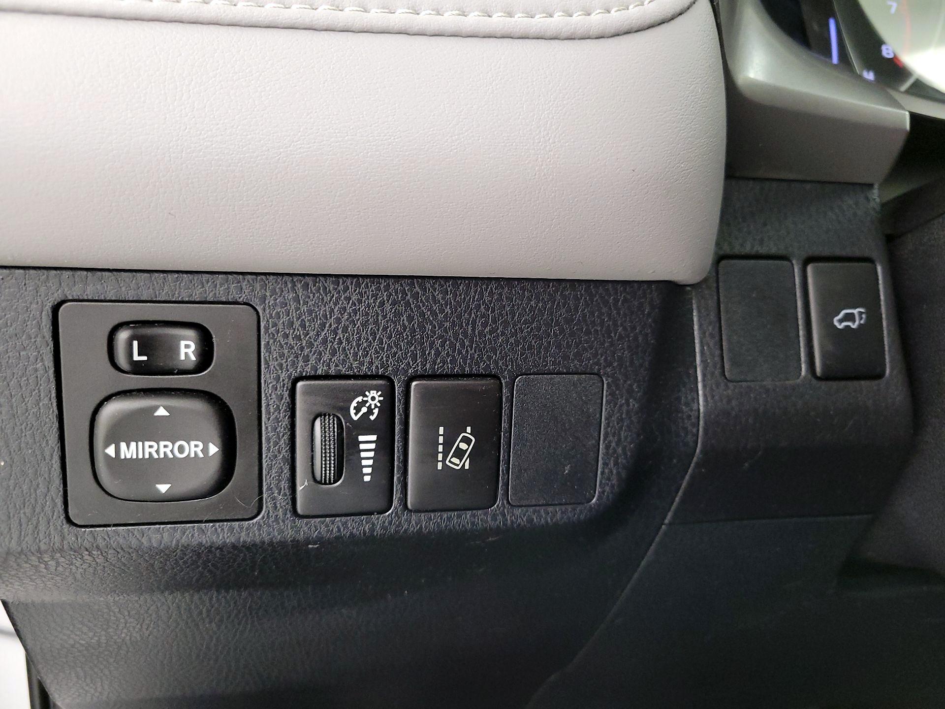 Thumbnail: 2018 Toyota RAV4 - 13