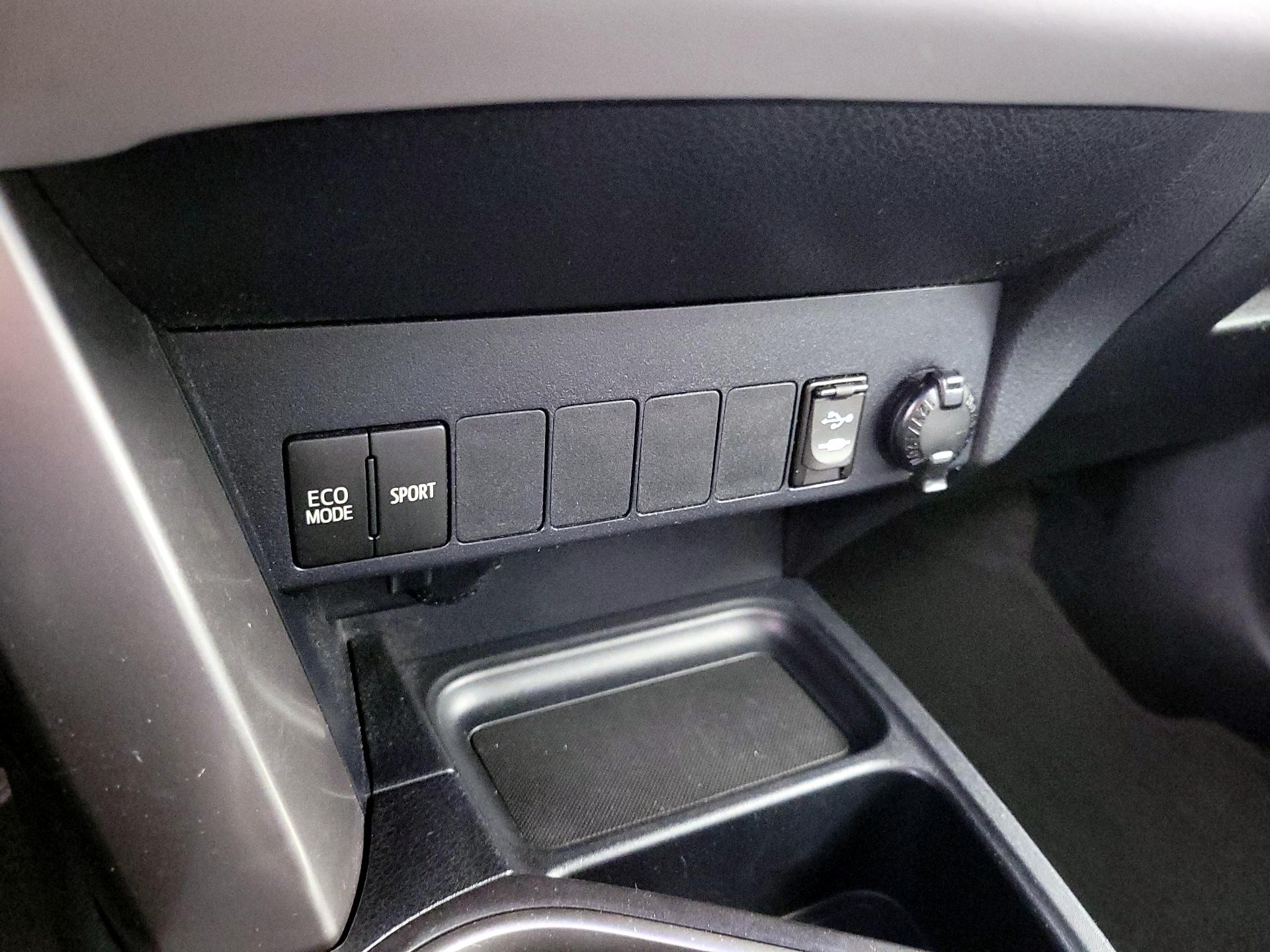 Thumbnail: 2018 Toyota RAV4 - 19