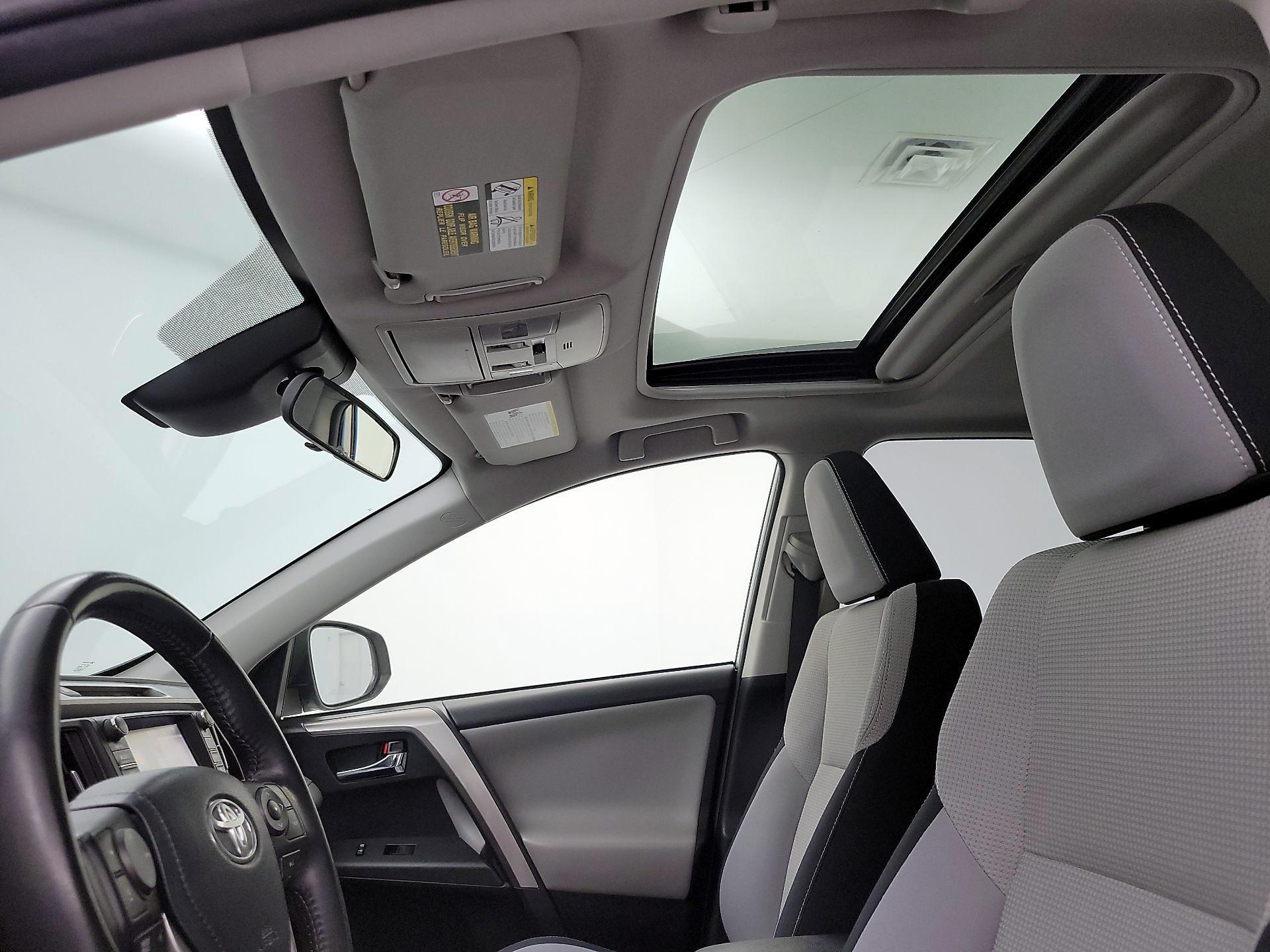 Thumbnail: 2018 Toyota RAV4 - 20