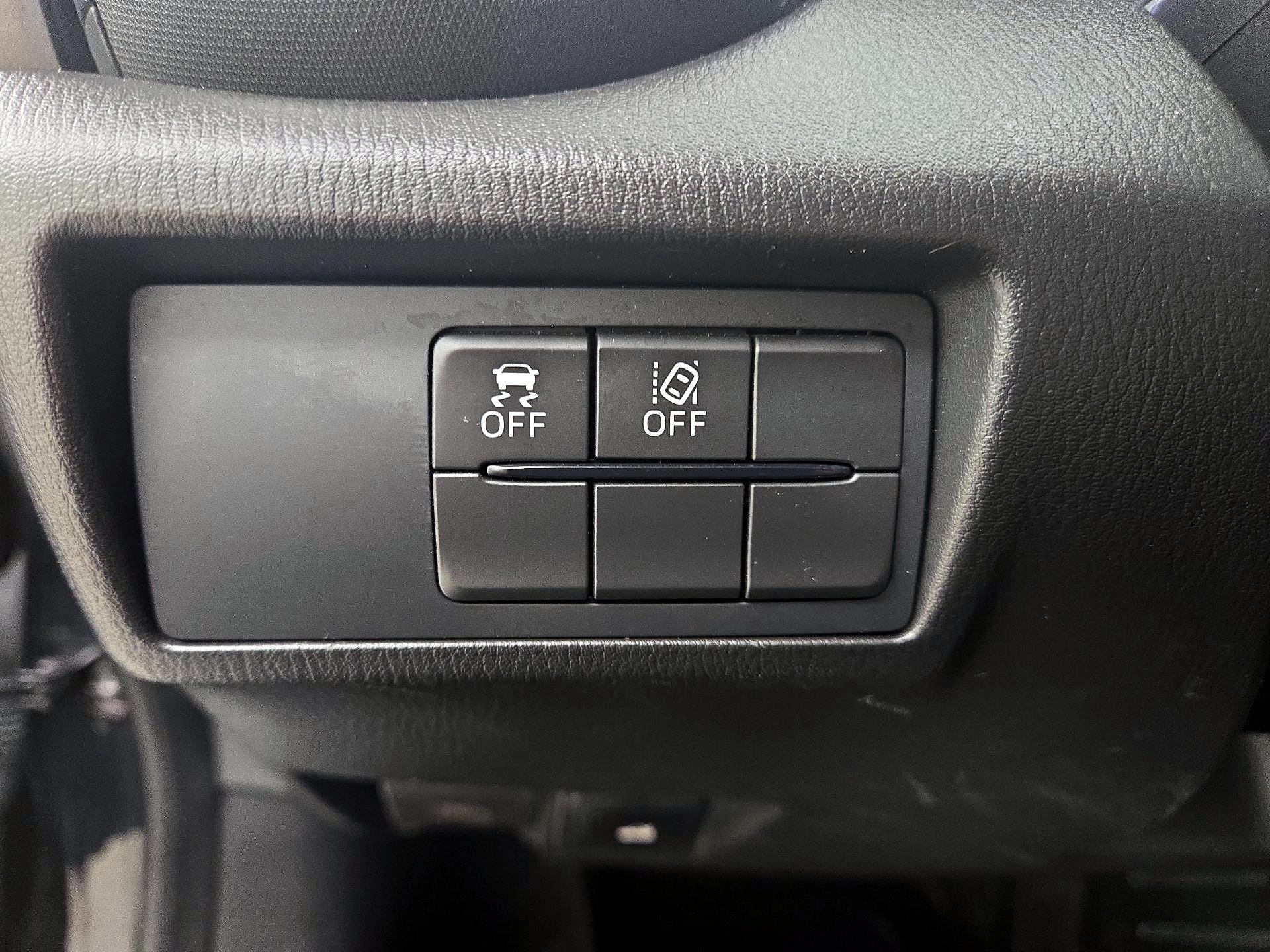 Thumbnail: 2022 Mazda MX-5 Miata - 13