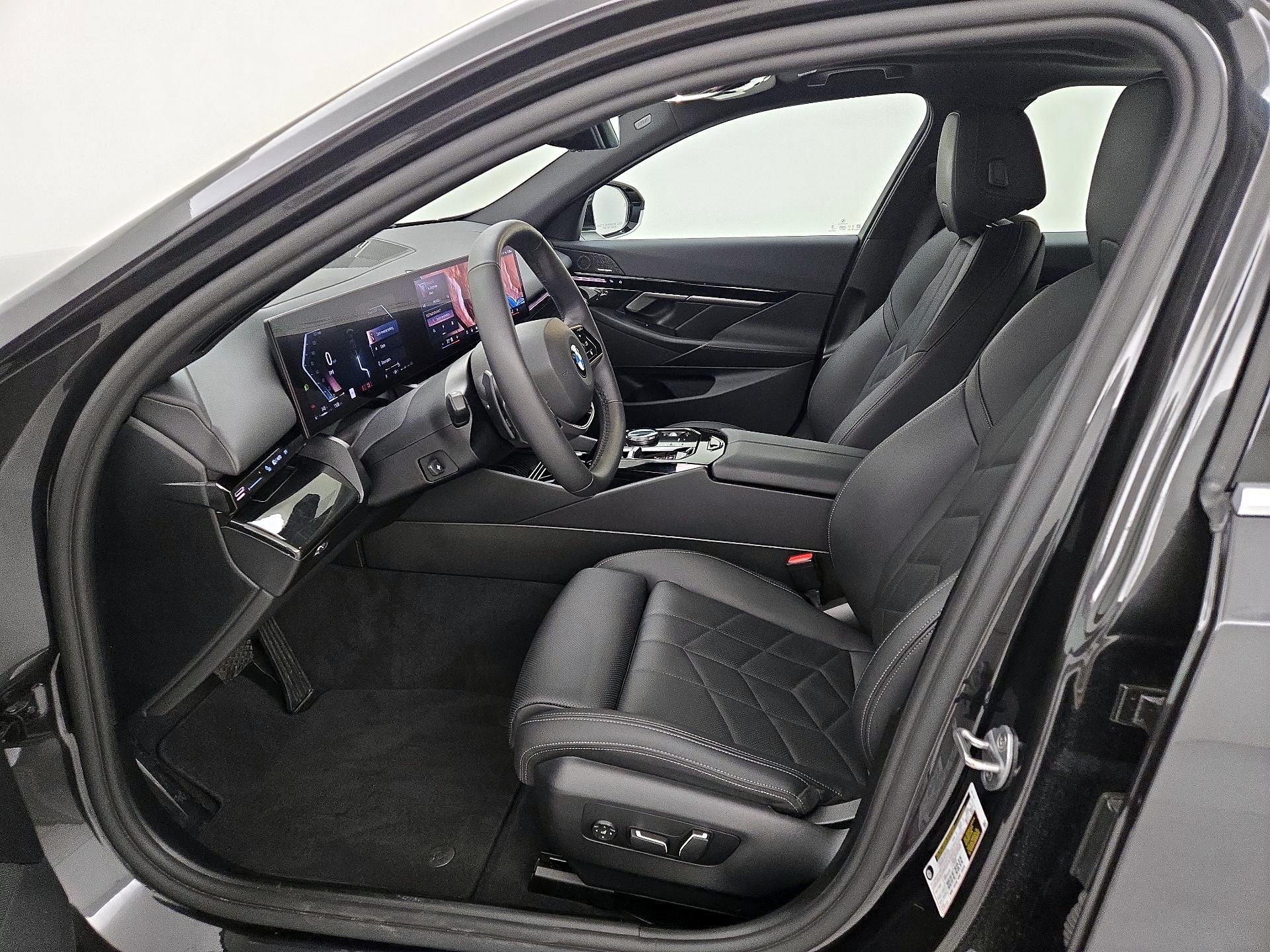 Thumbnail: 2025 BMW 5 Series - 11