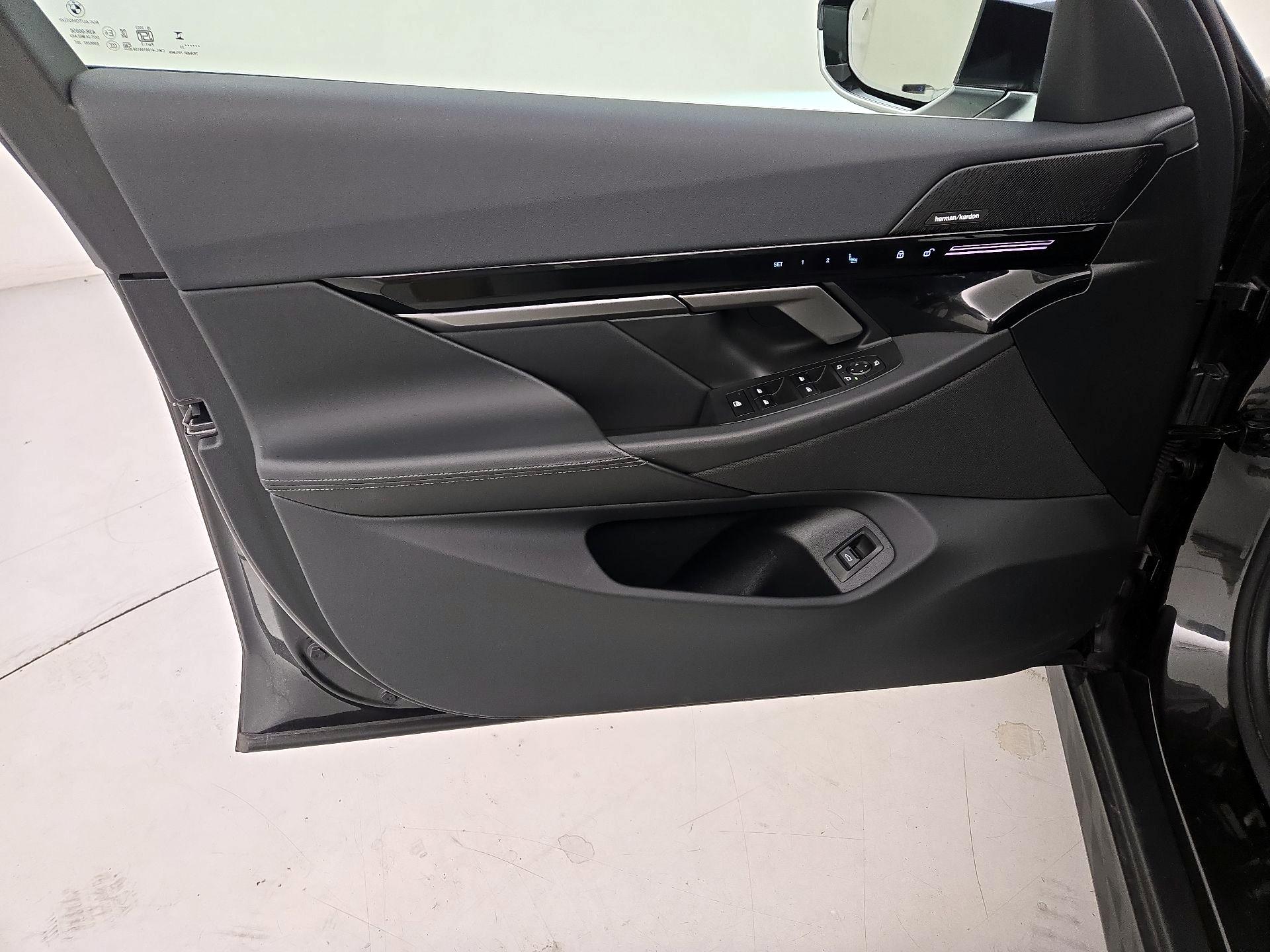 Thumbnail: 2025 BMW 5 Series - 12