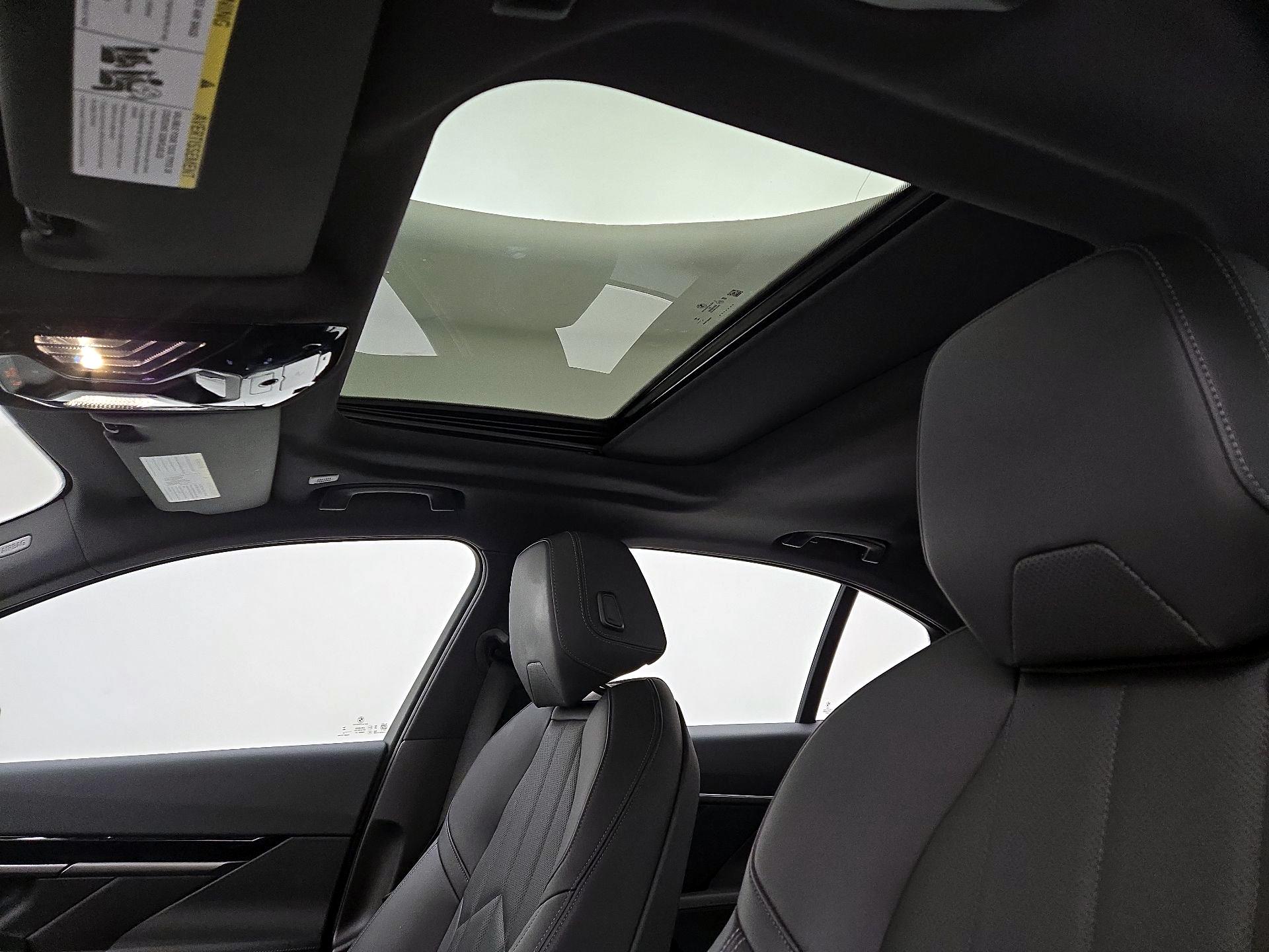 Thumbnail: 2025 BMW 5 Series - 20