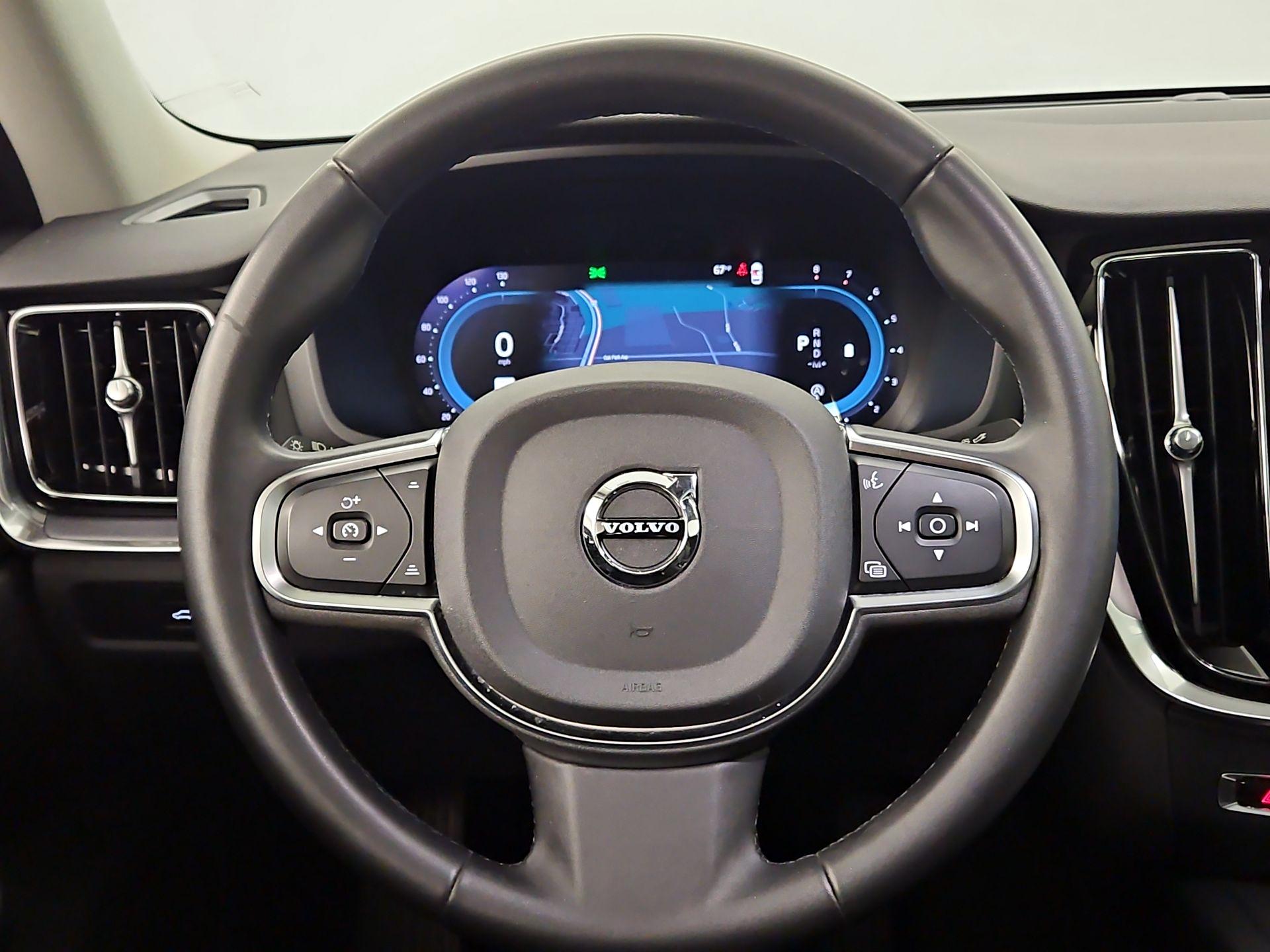 Thumbnail: 2024 Volvo S60 - 10