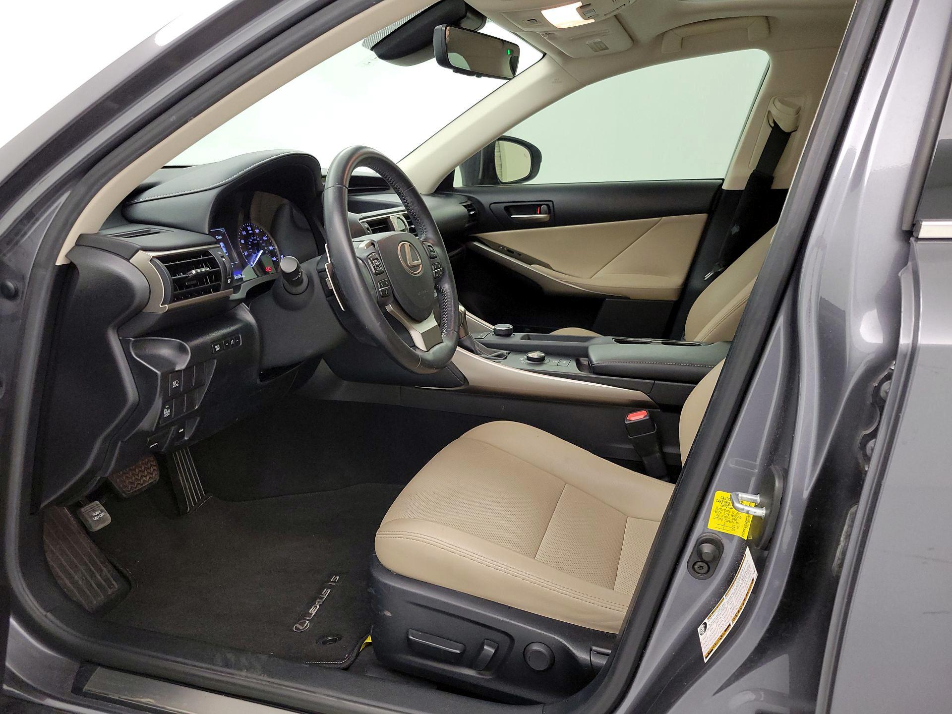 Thumbnail: 2019 Lexus IS - 11