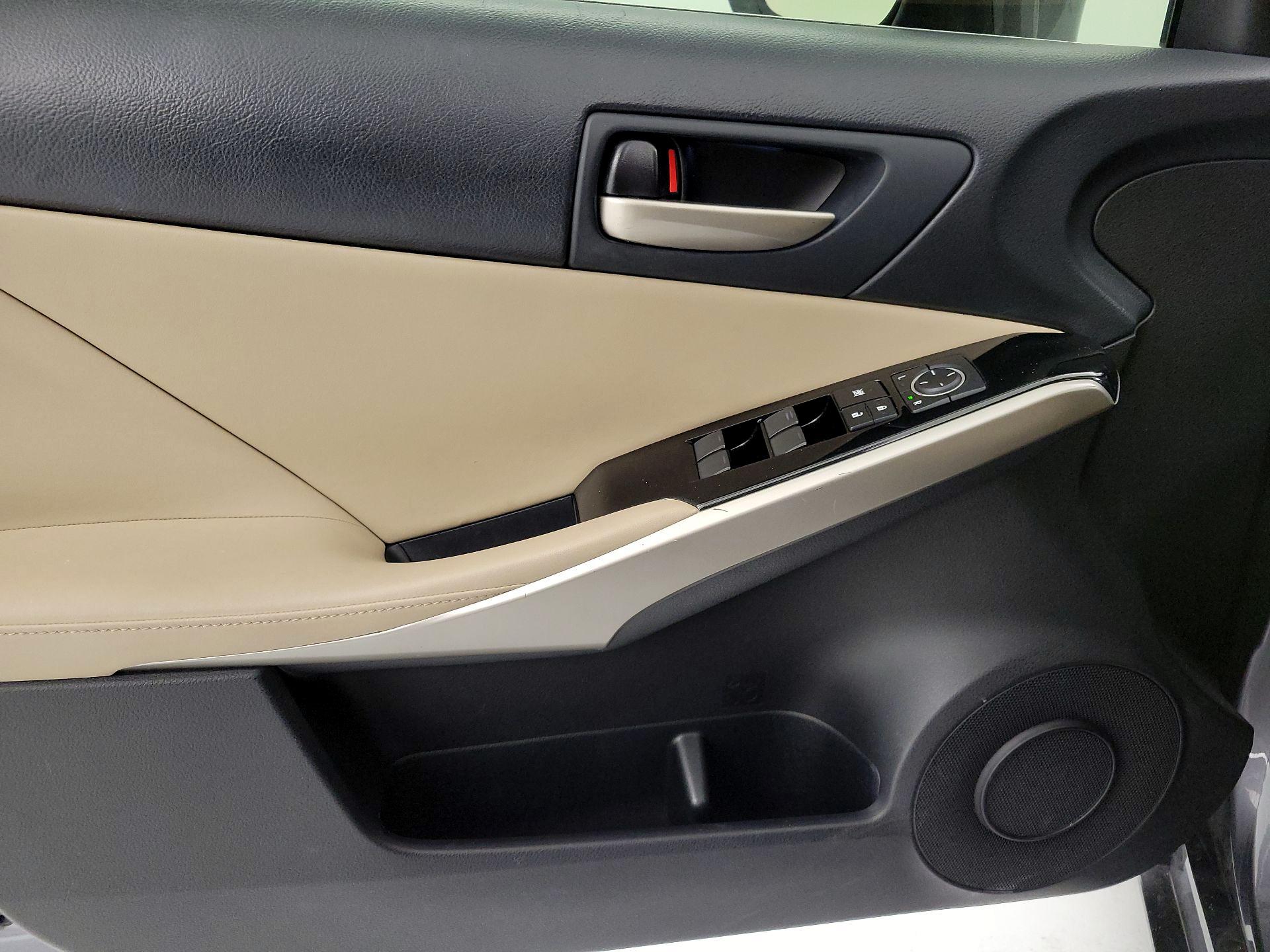 Thumbnail: 2019 Lexus IS - 12