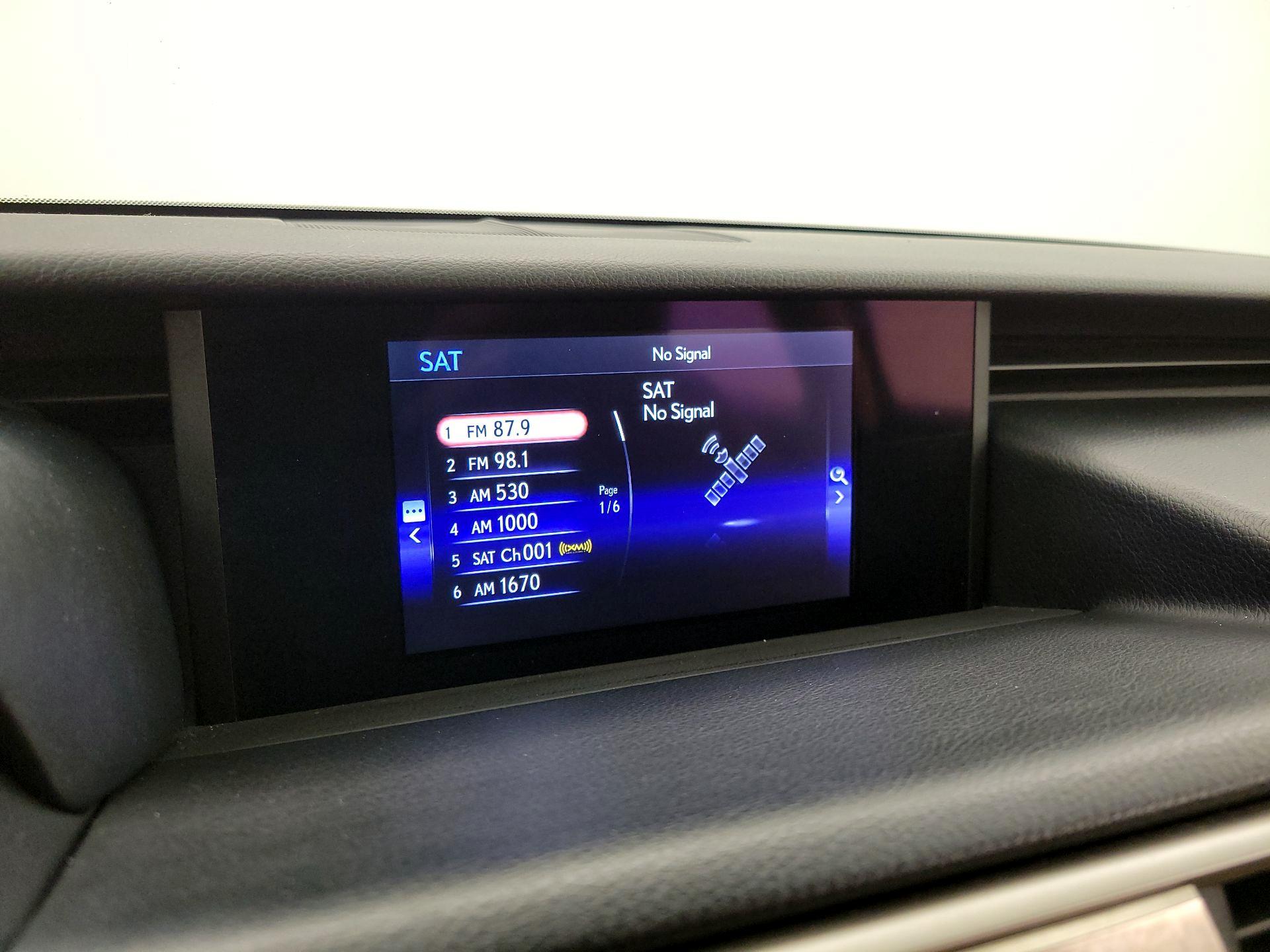 Thumbnail: 2019 Lexus IS - 15