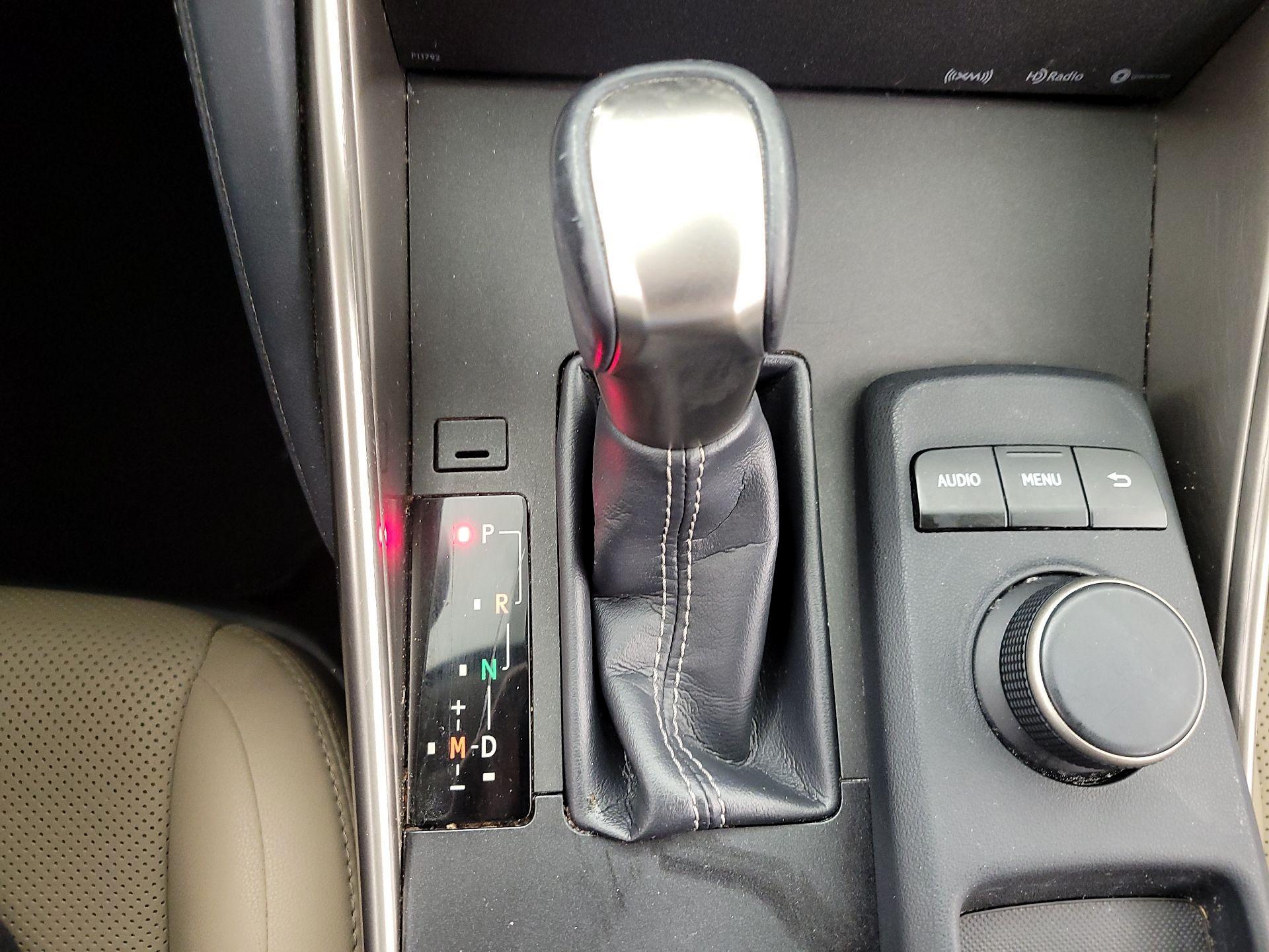 Thumbnail: 2019 Lexus IS - 17