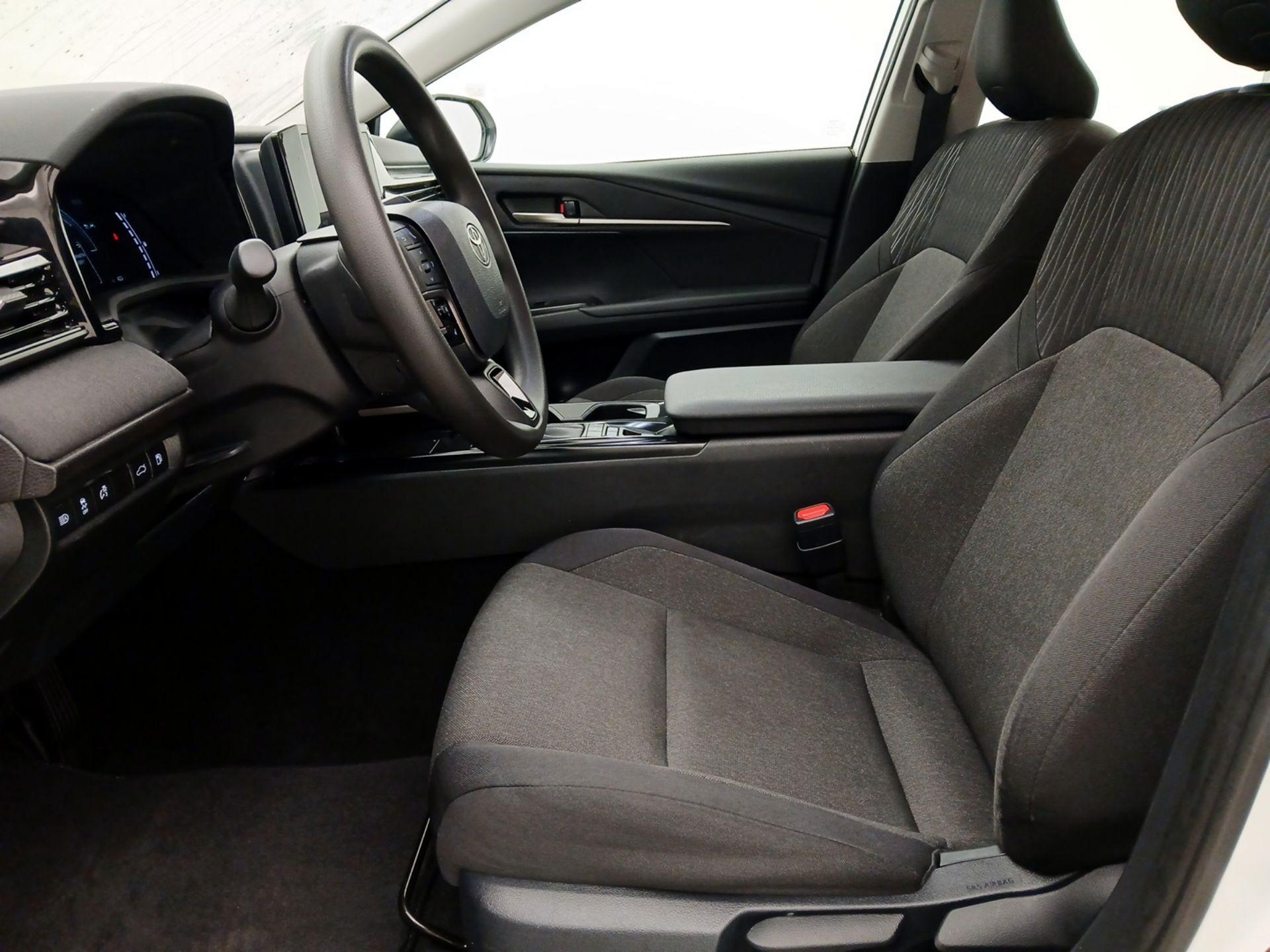 Thumbnail: 2025 Toyota Camry - 11