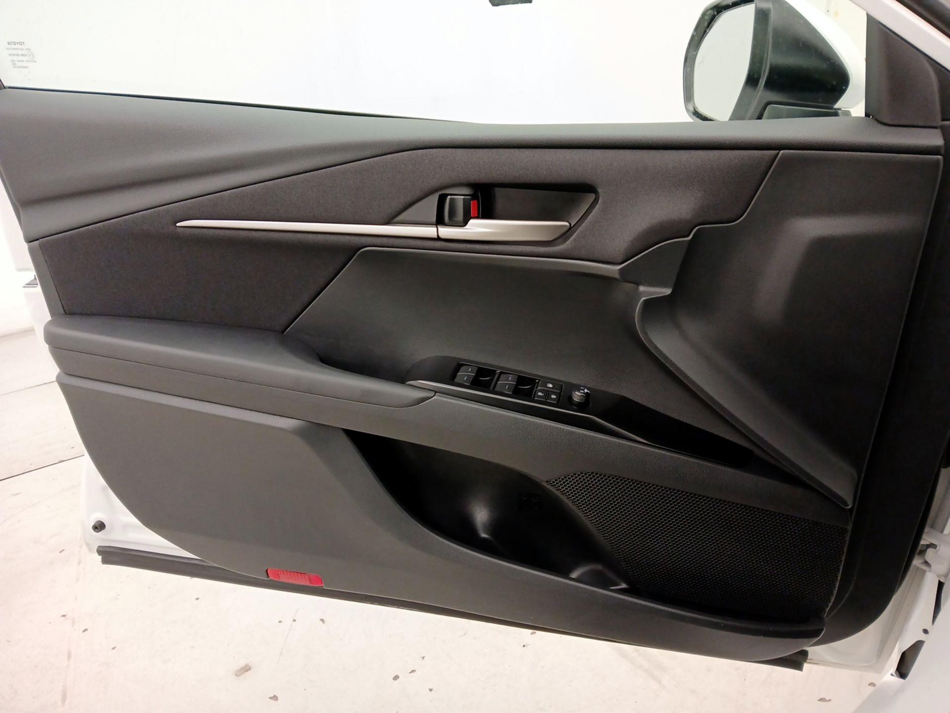 Thumbnail: 2025 Toyota Camry - 12