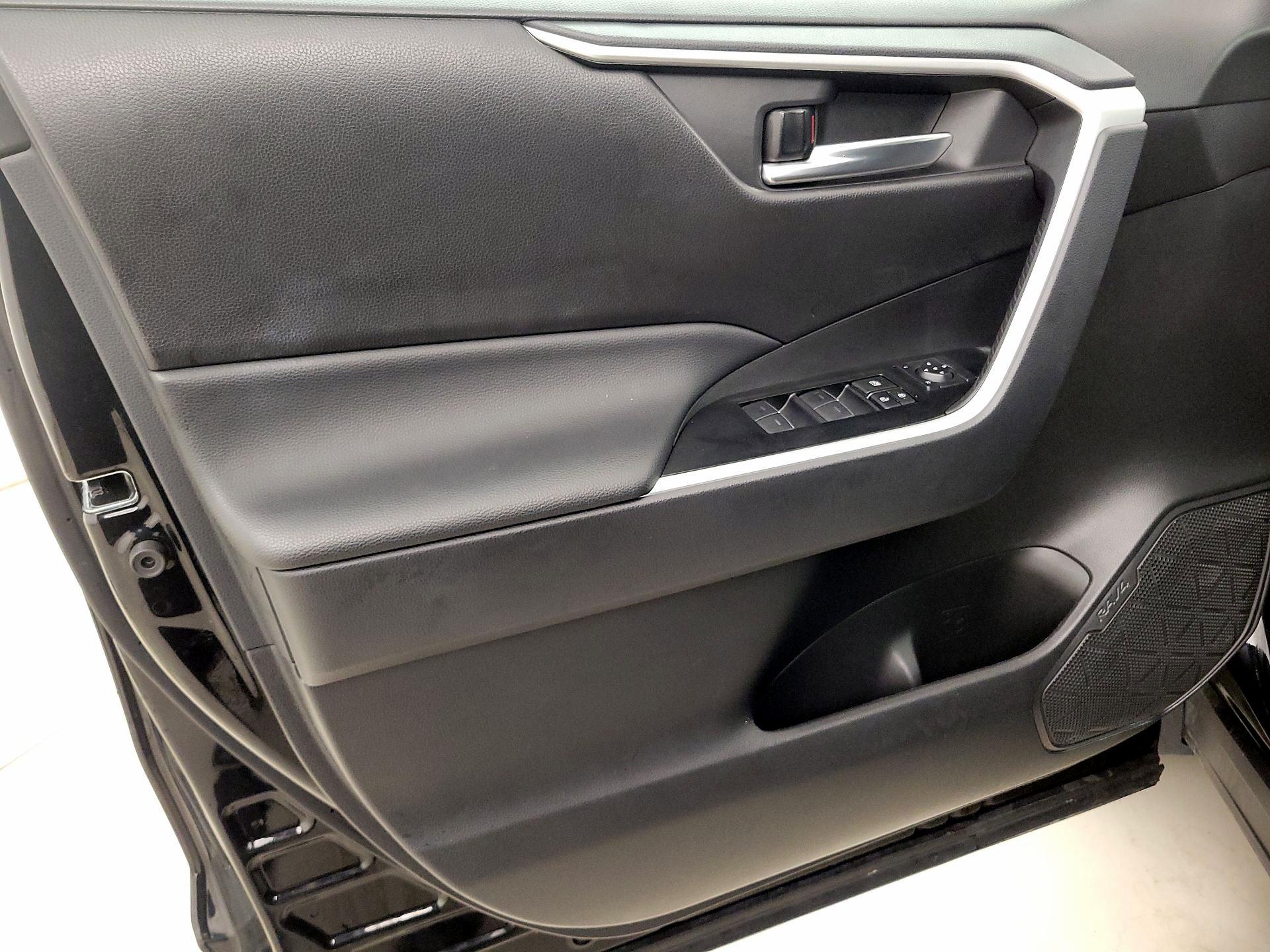 Thumbnail: 2025 Toyota RAV4 - 12